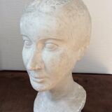 Platre jeune femme au chignon