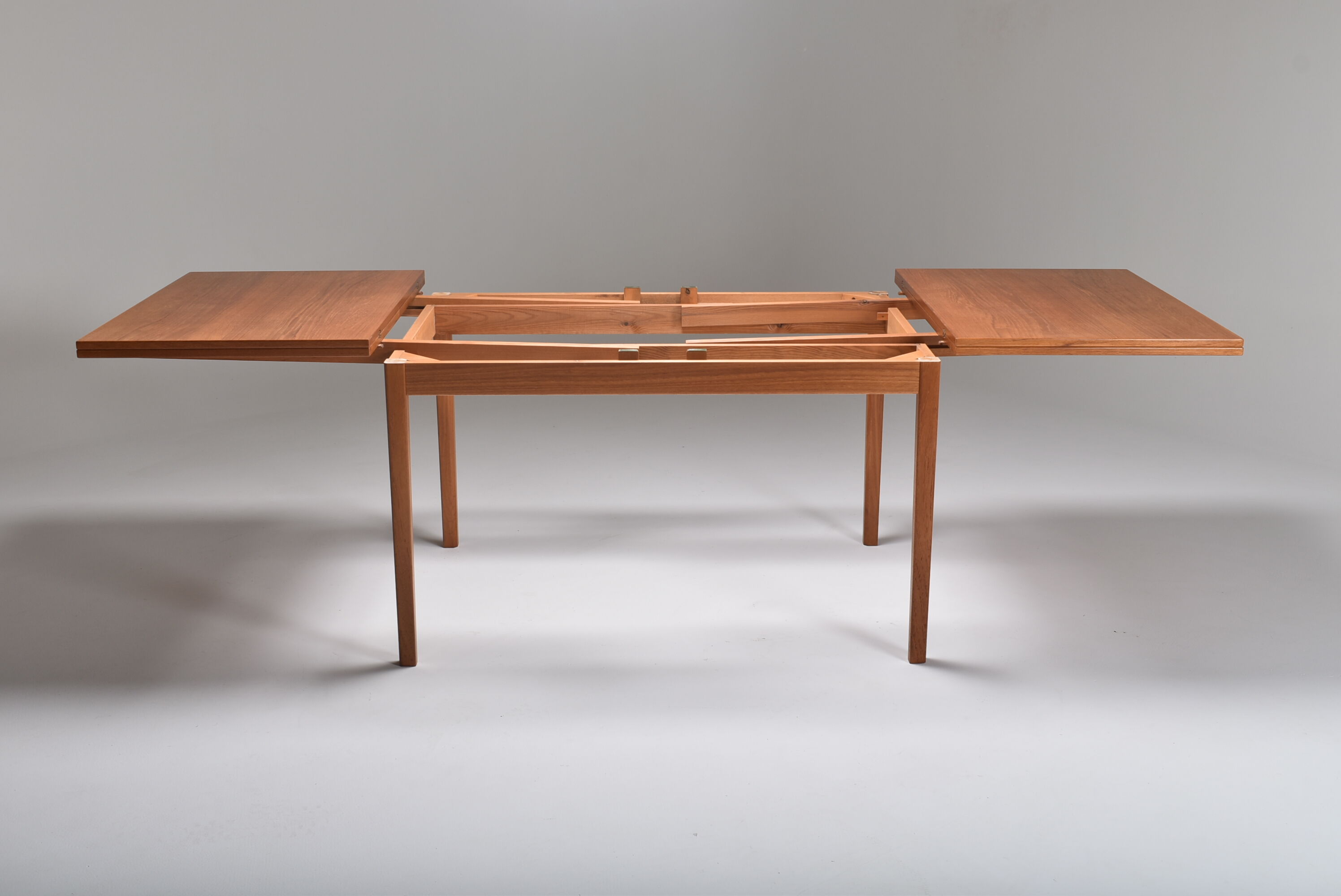 Scandinavian table Teck Skaraborgs