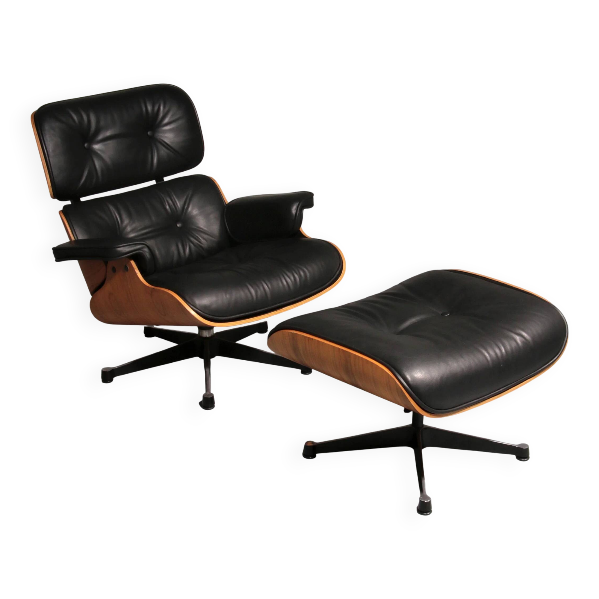Ensemble de fauteuil et repose-pieds par Charles Eames, années 1960.