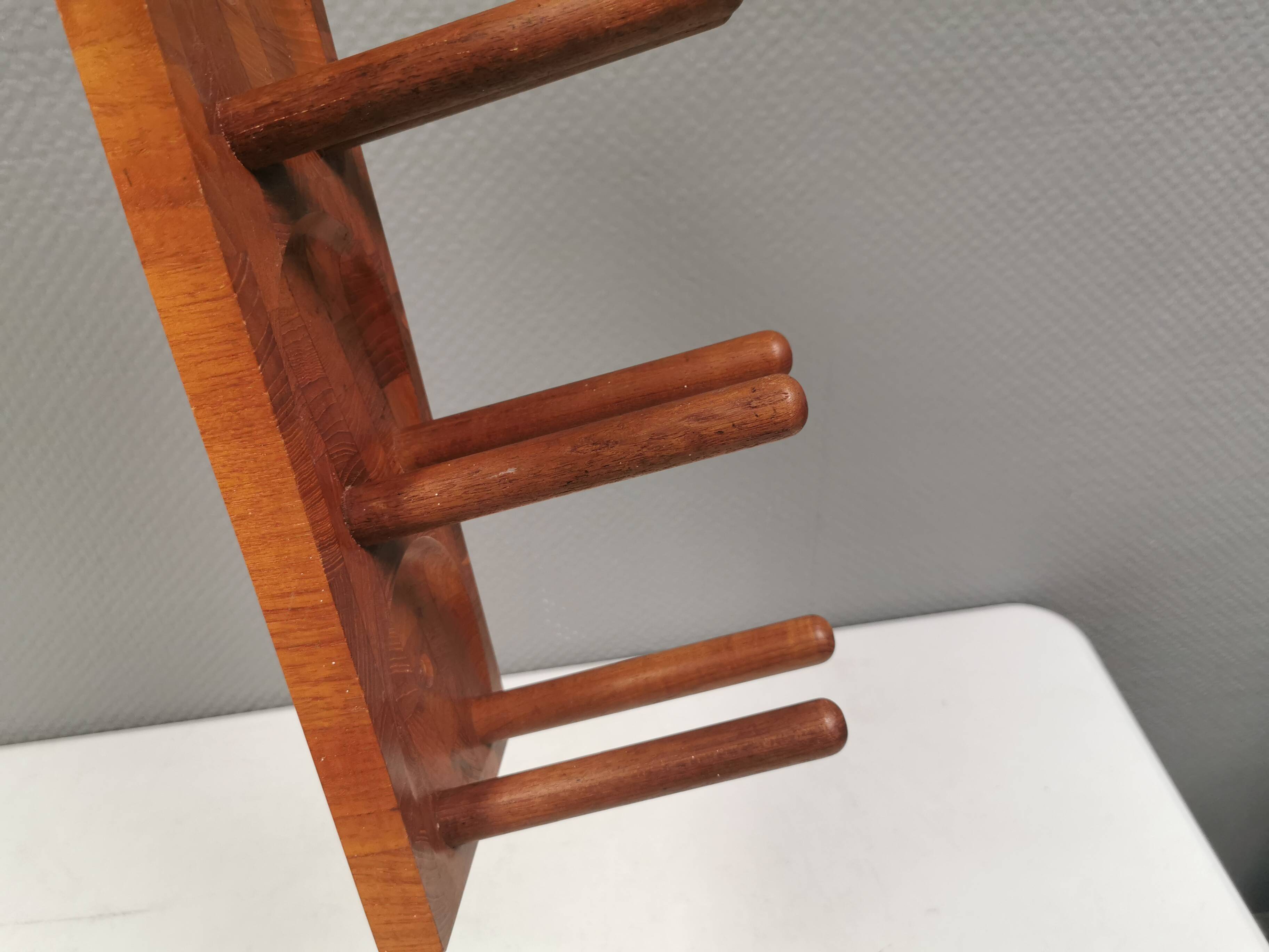 Beautiful Danish wine rack/holder for 3 bottles of wine on the wall. 1980s