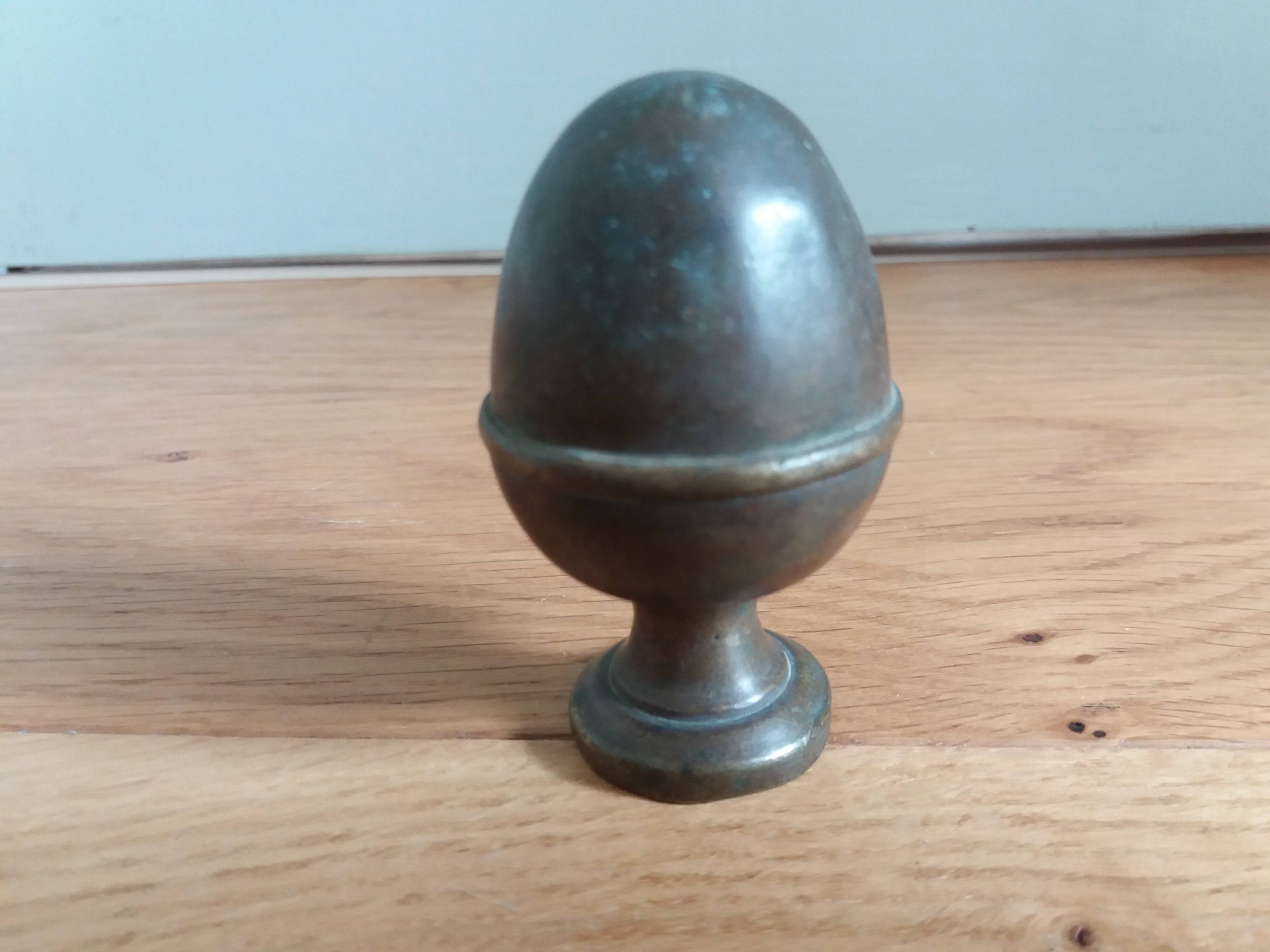 Stair or chenet ball shaped acorn