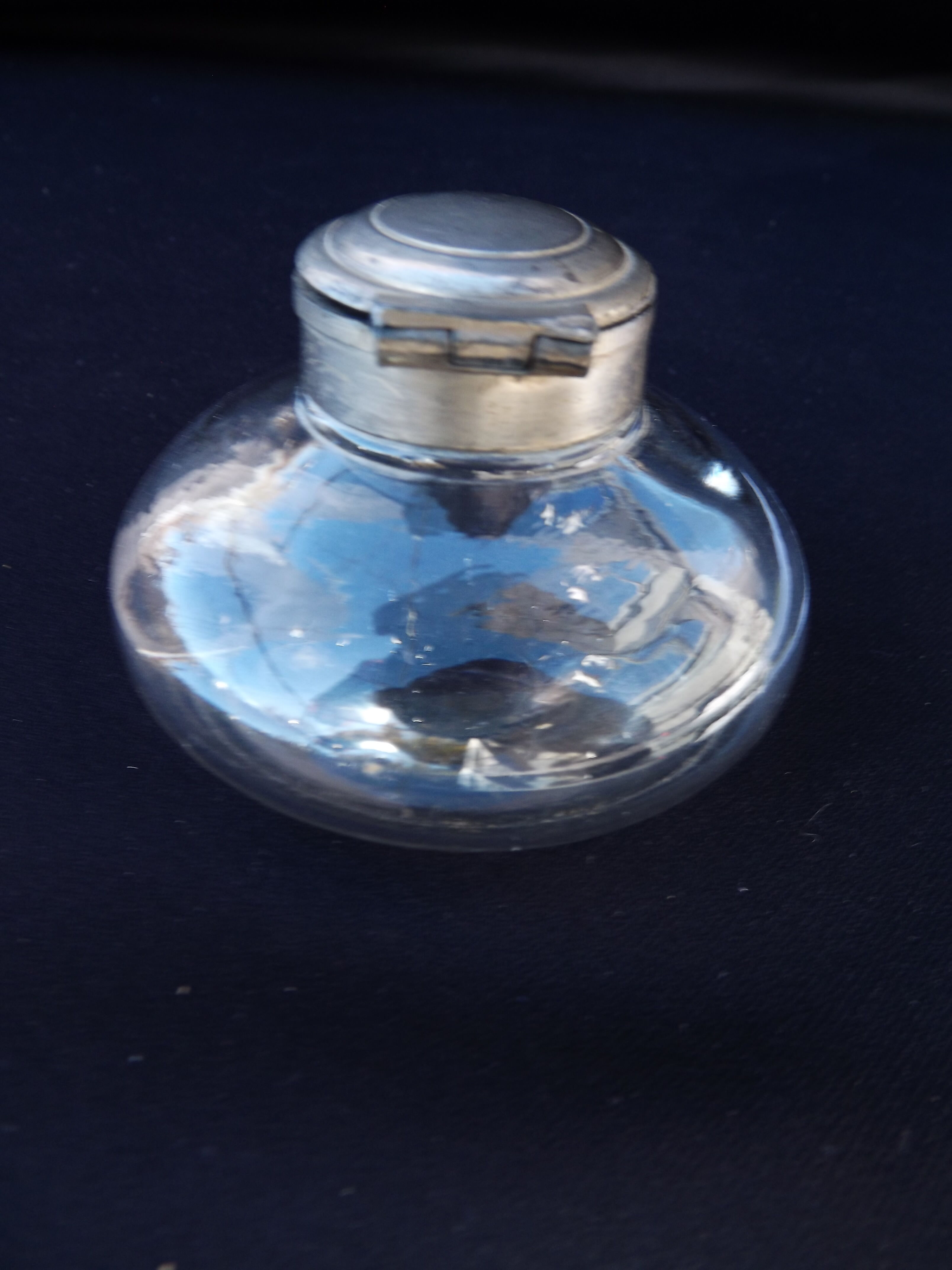 Glass inkwell