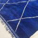 Tapis berbère beni ouarain bleu majorelle à losanges écrus 290x202m