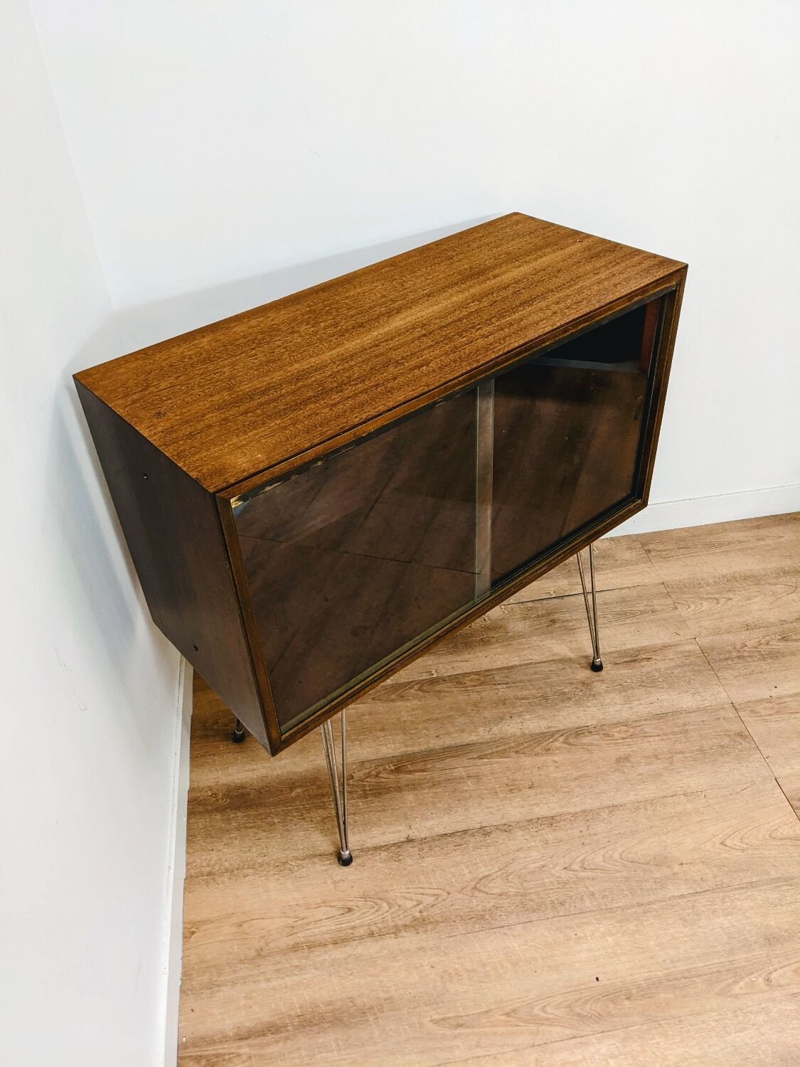 Buffet vintage en bois meuble vinyle vitrine