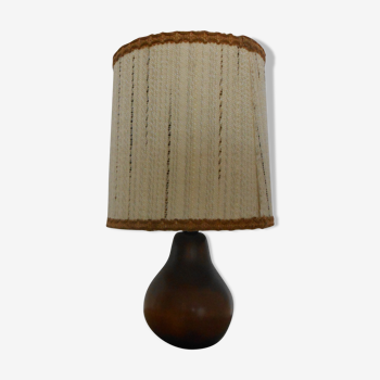 Lampe  en bois sculpté et abat-jour en fils de laine