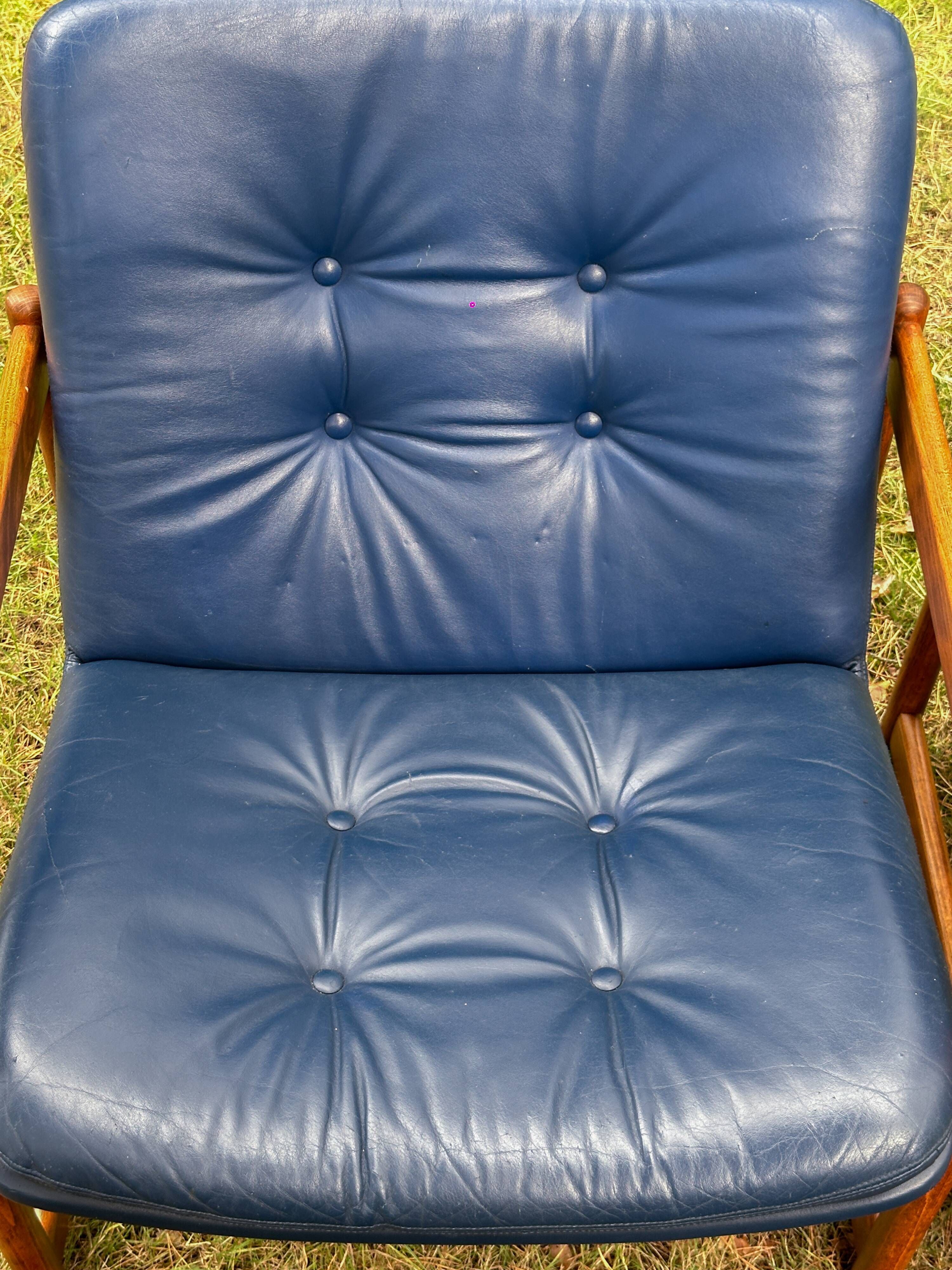 A pair of Bauchaus armchairs by Fredrik Kayser for Vatne Møbler, Norway, 1960s.