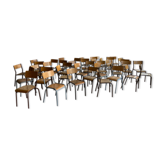 Lot de 40 chaises d'école dépareillées vintage