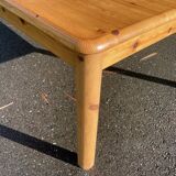 Rectangular coffee table in solid pine wood.
