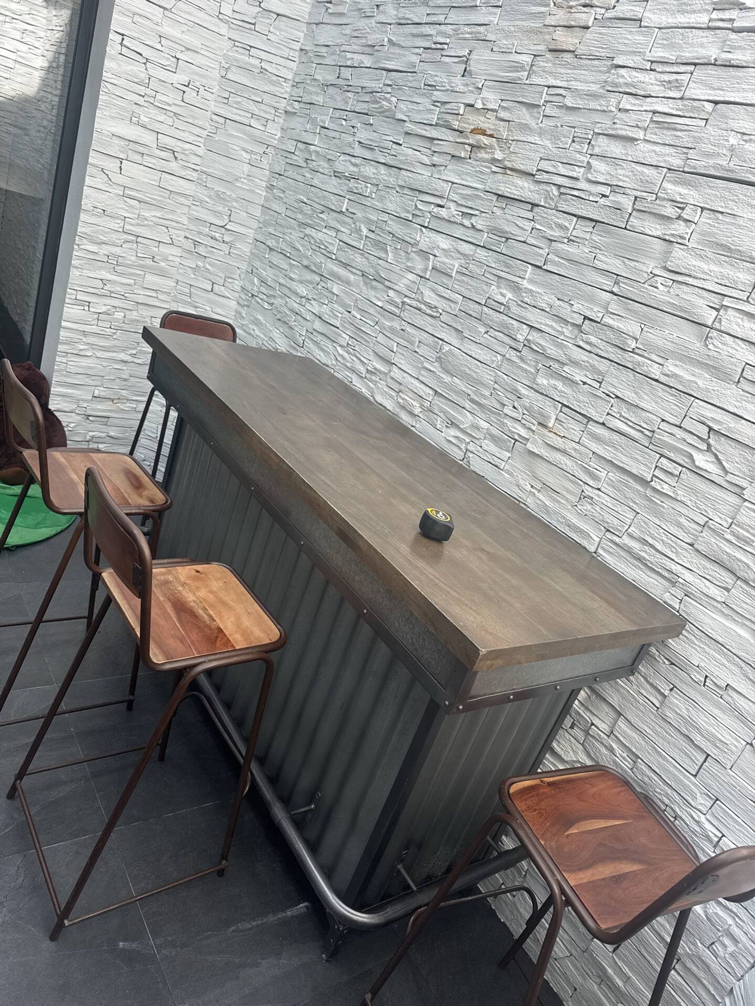 Bar stool