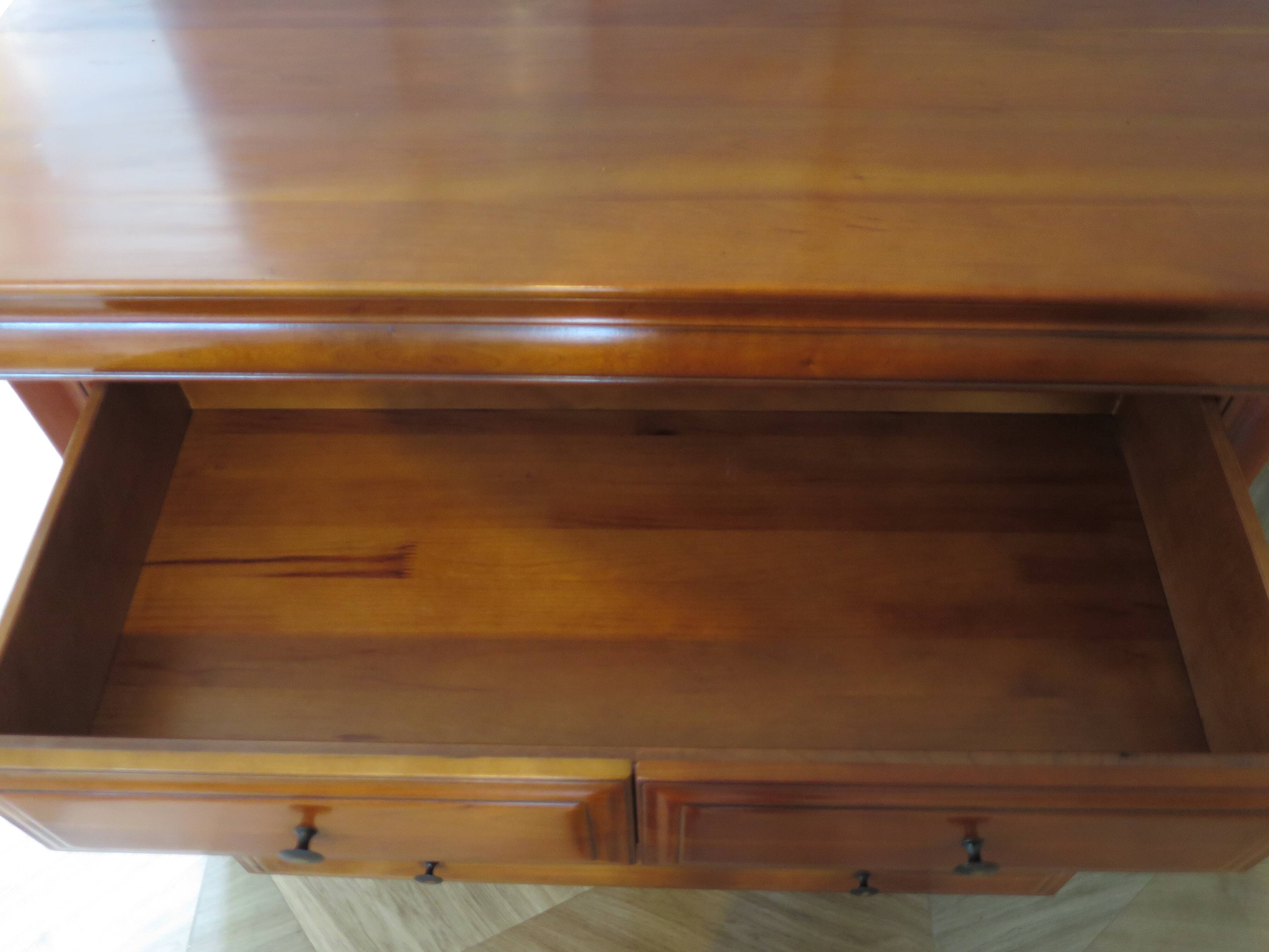 Cherrywood chest of drawers with ogee – 4 drawers – 80s – Louis Philippe style