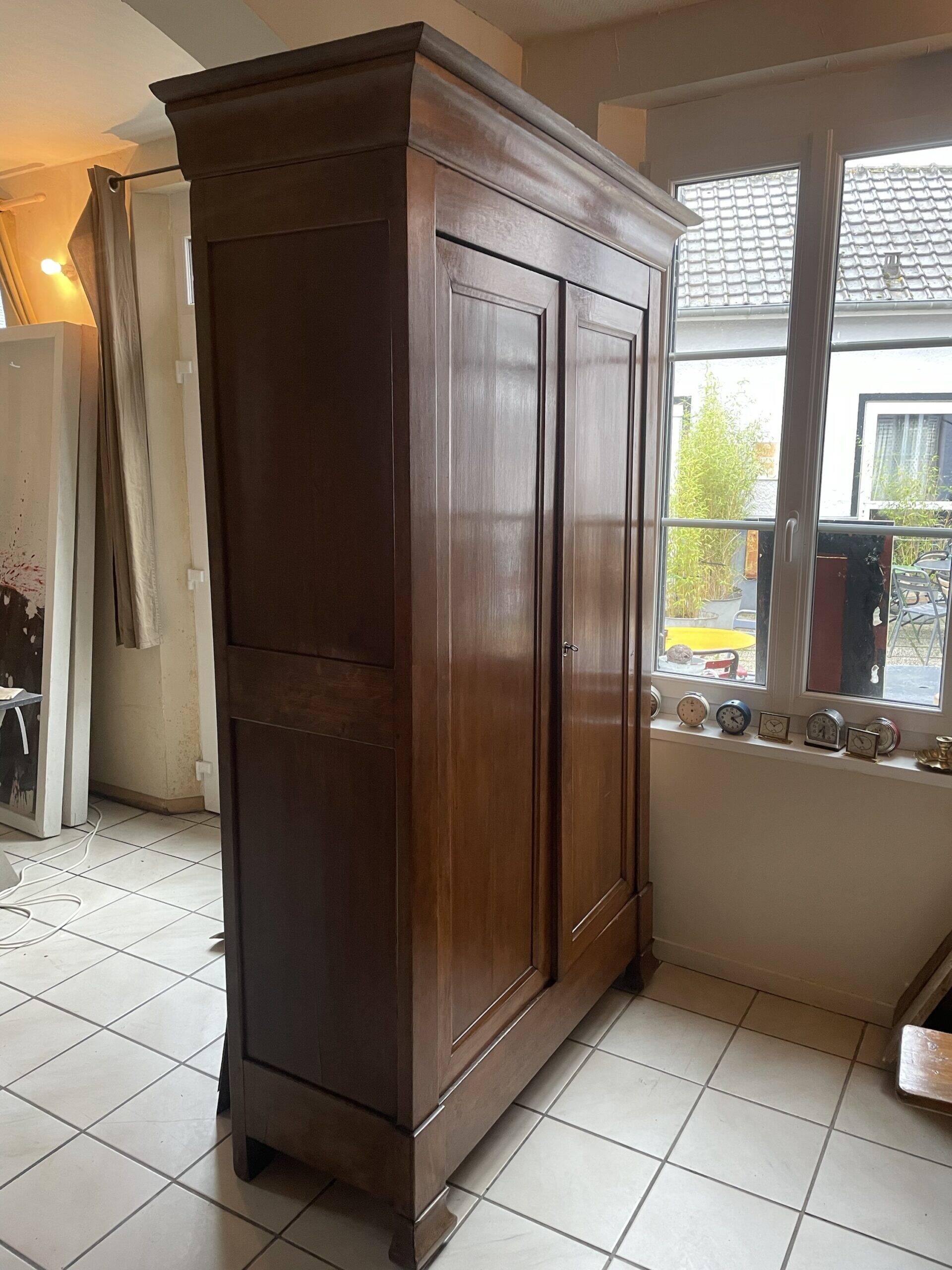 Louis Philippe wardrobe