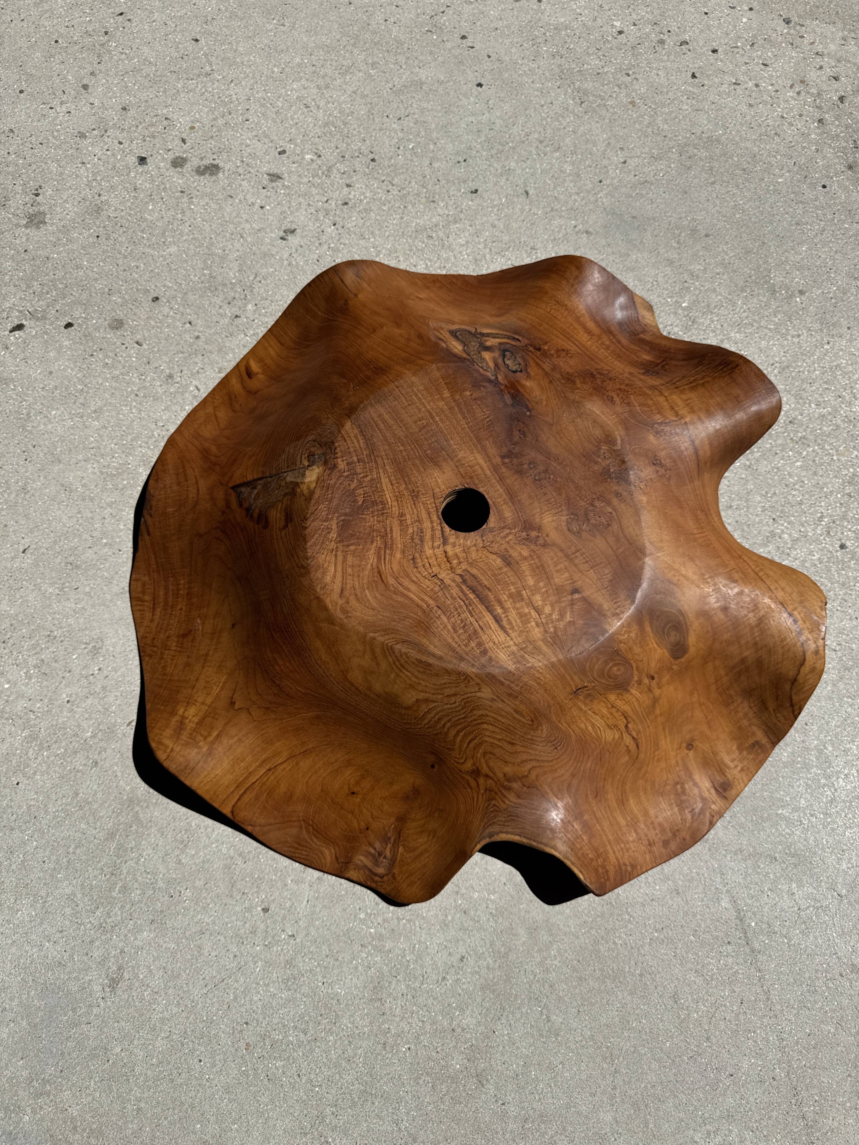 Very large wavy flat leaf suspension in smooth teak D:60