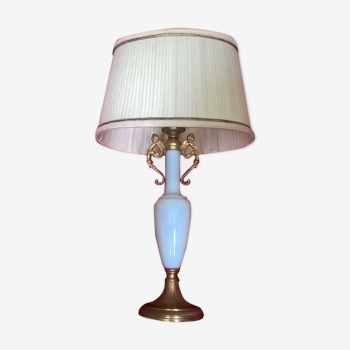 Lampe amphore à anses zoomorphes opaline et bronze doré style Empire milieu XXe