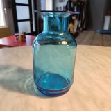 Pot en verre bleue