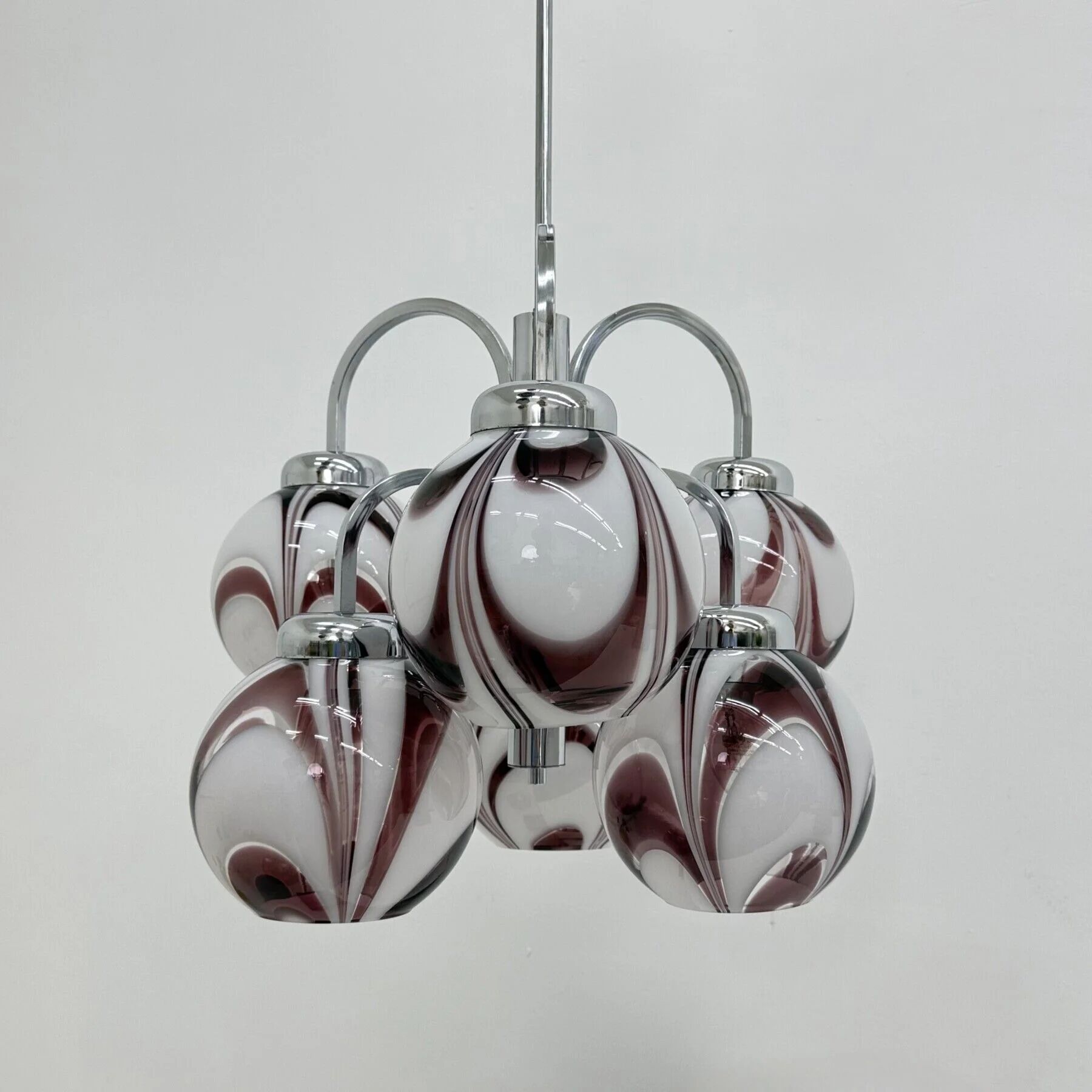 XL Italian purple and white Murano glass swirl chandelier, 1970s