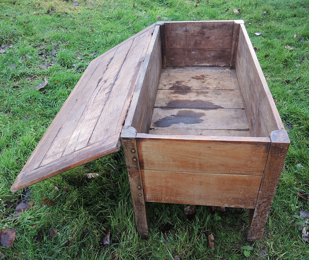 Maie en hêtre massif au teint naturel clair