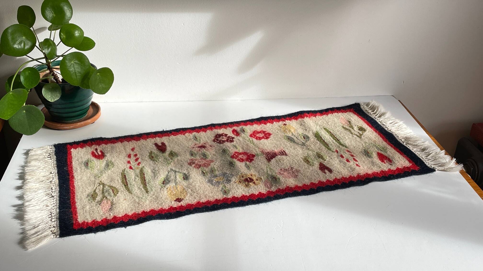 Tapis Rollakan décor de tulipes vintage