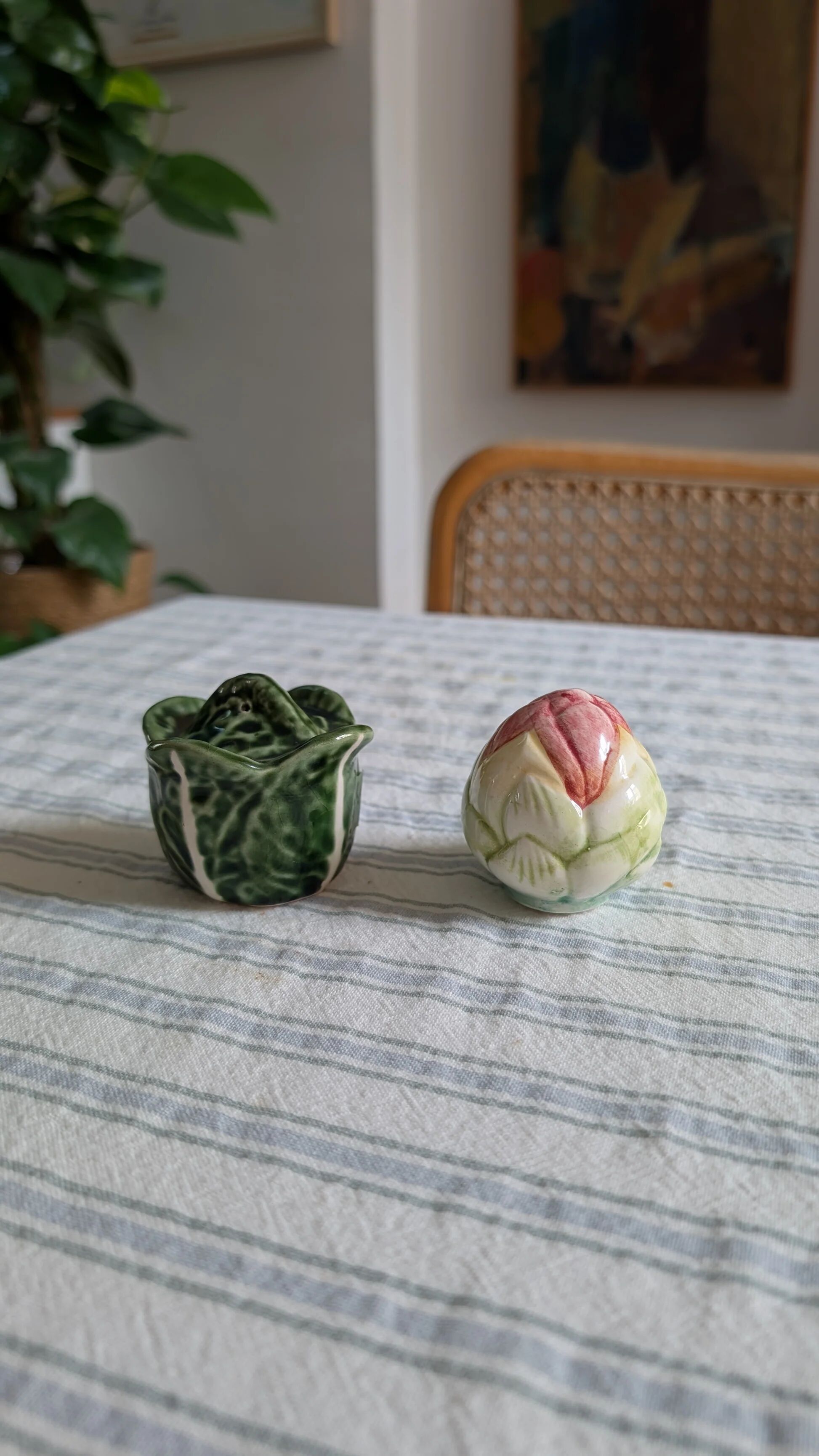 Cabbage-shaped pepper mill