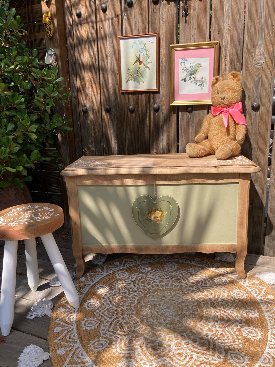 Vintage khaki chest and its removable Slavic heart