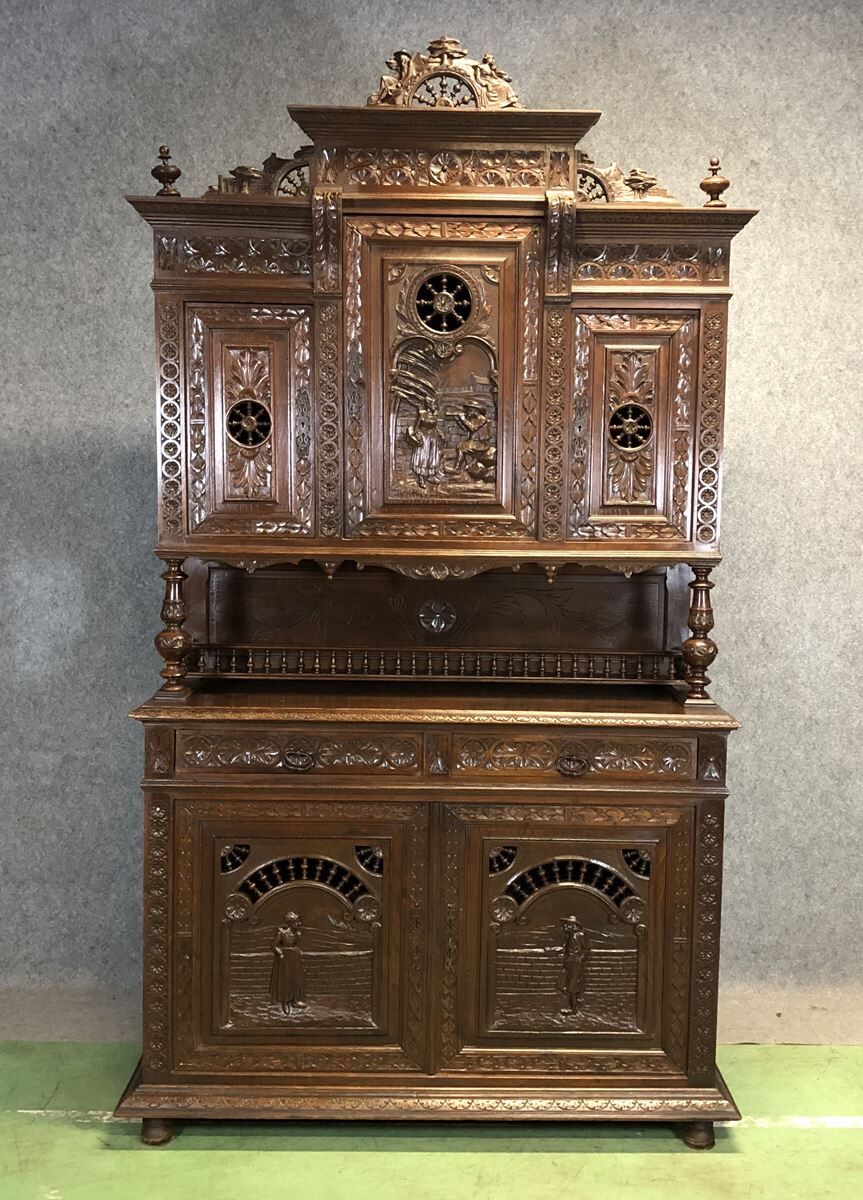 Breton buffet early 20th century in chestnut