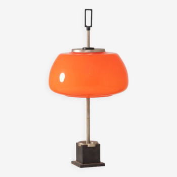 Oscar Torlasco, lampe de table / bureau en verre orange, Prod. Lumi, 1960 environ.
