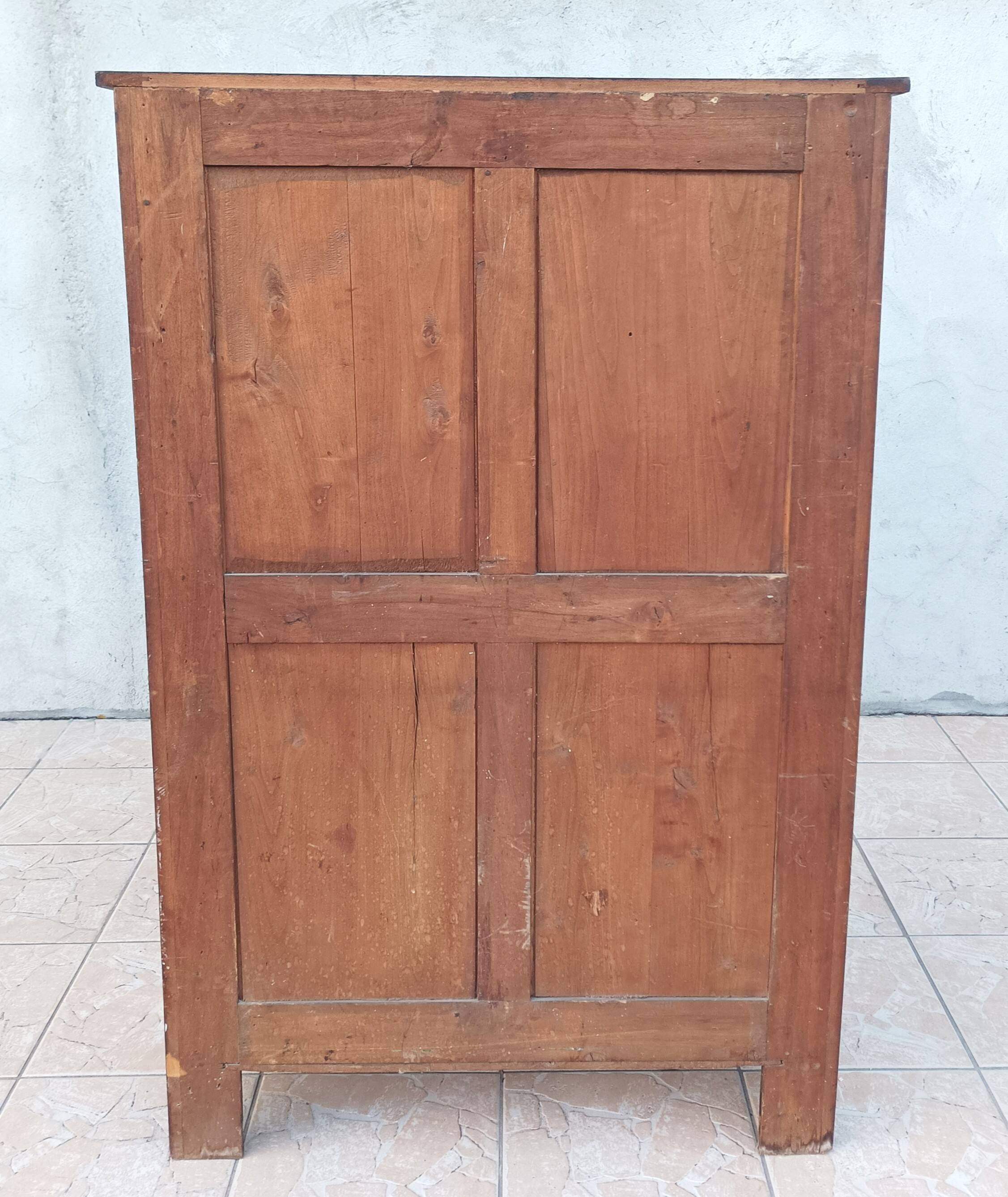Louis XVI display cabinet in rosewood and amaranth veneer.