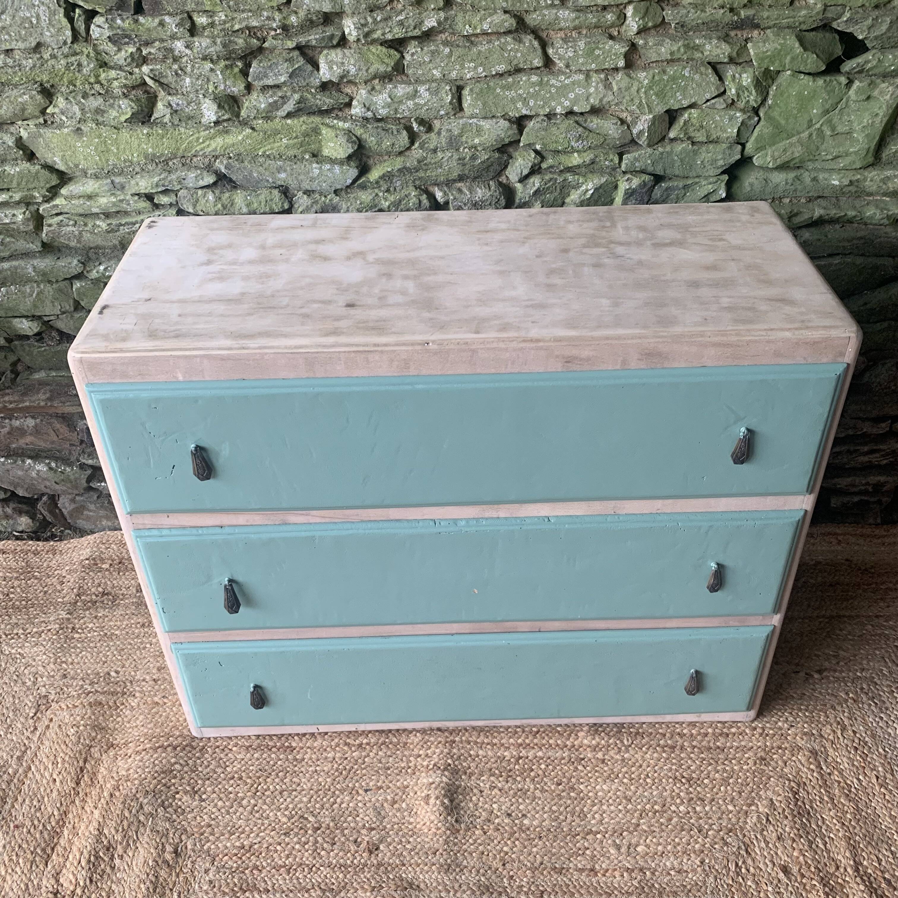 Vintage chest of drawers