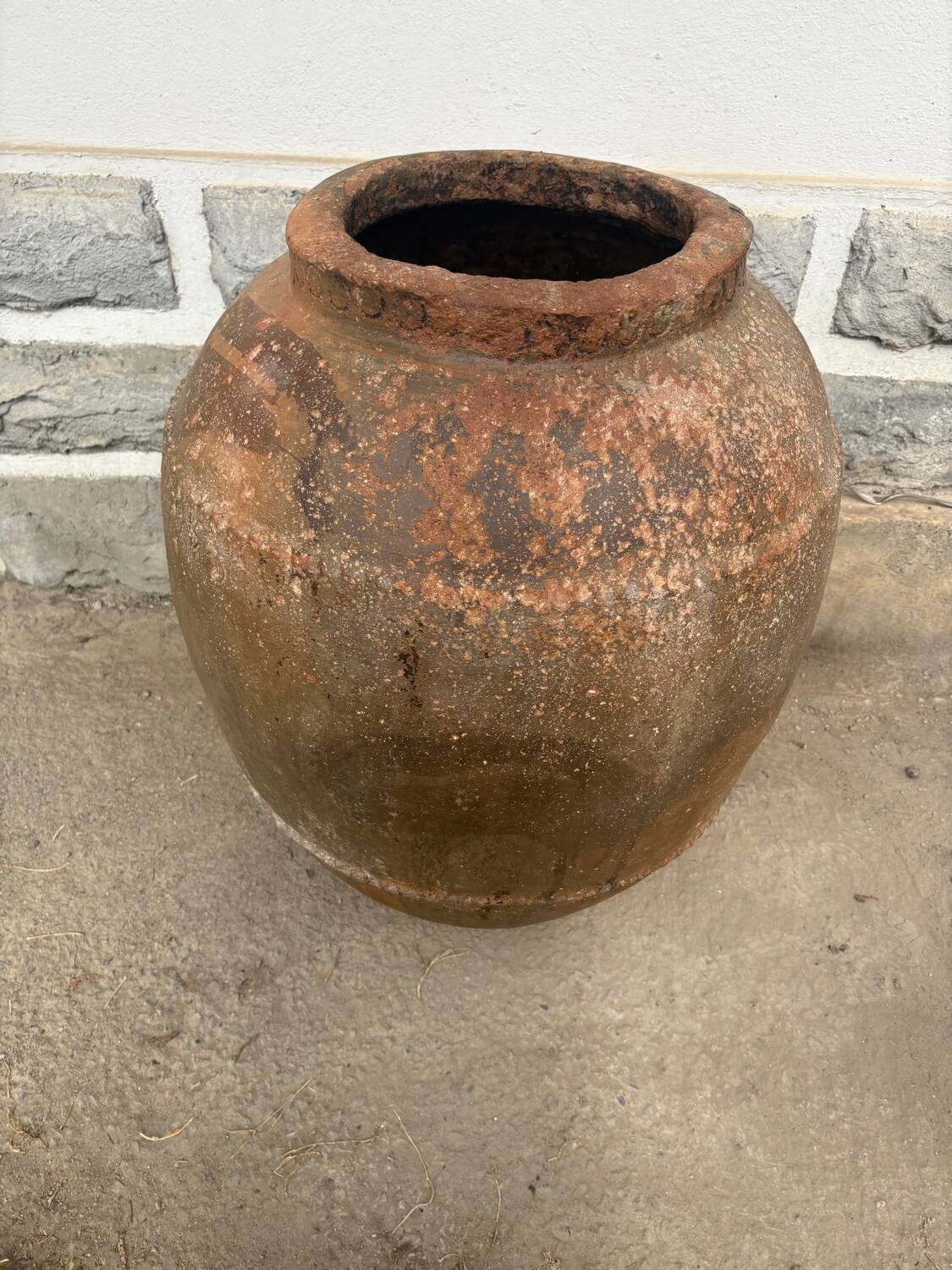 Old oil jar, Spain, Tinaja, 18th century.