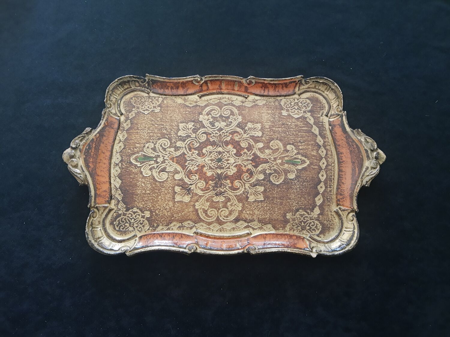 Florentine tray in vintage carved wood