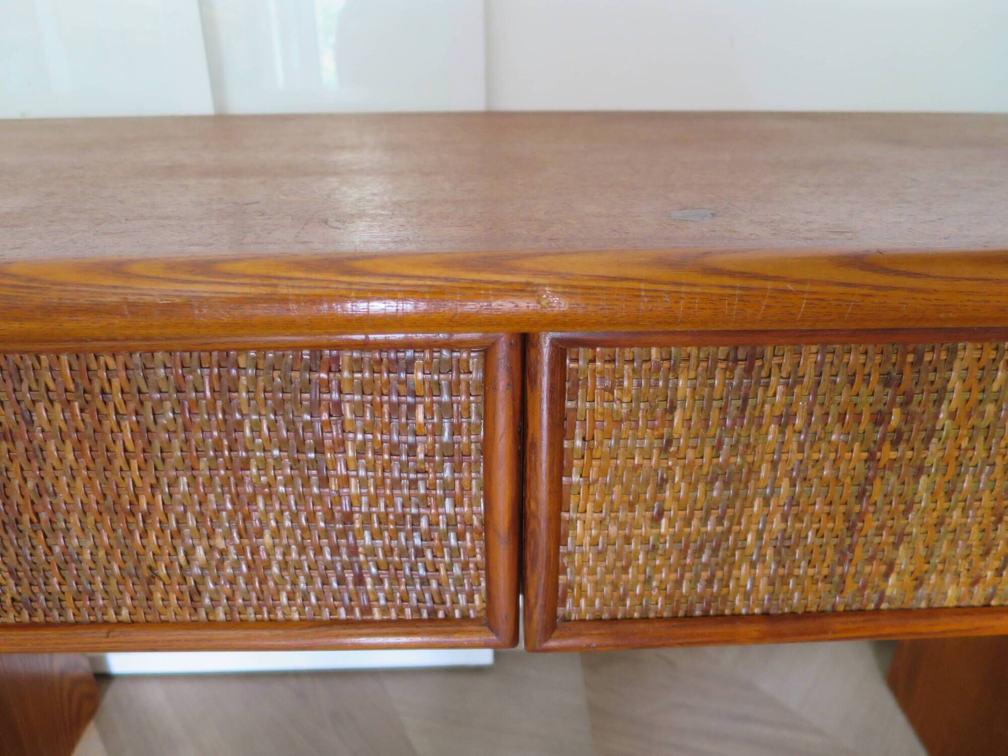 Vintage cane rattan desk with a large top and 5 drawers - 1960s/70s.