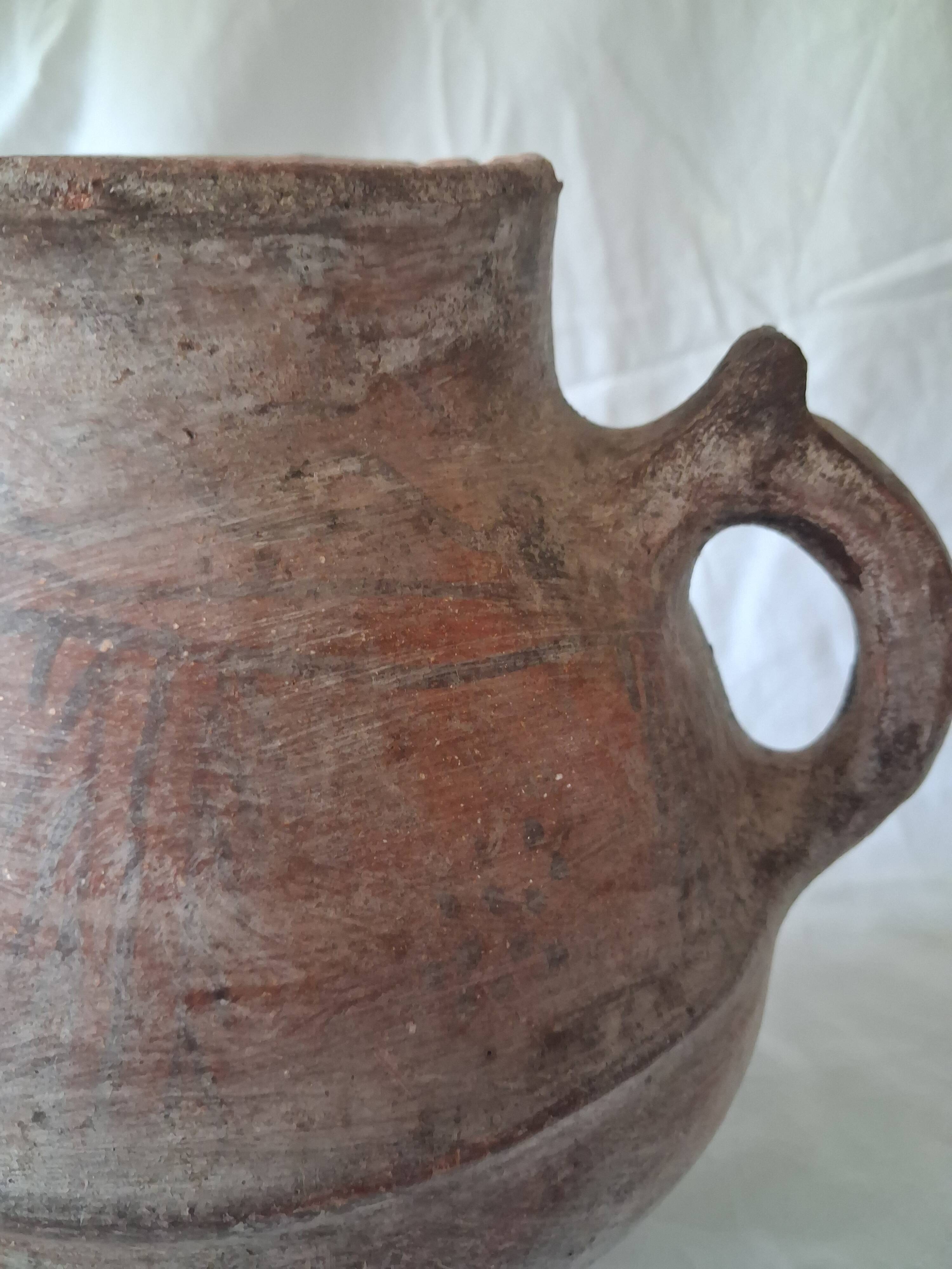 Ancient pottery, jug, traditional Berber/Kabyle in terracotta.