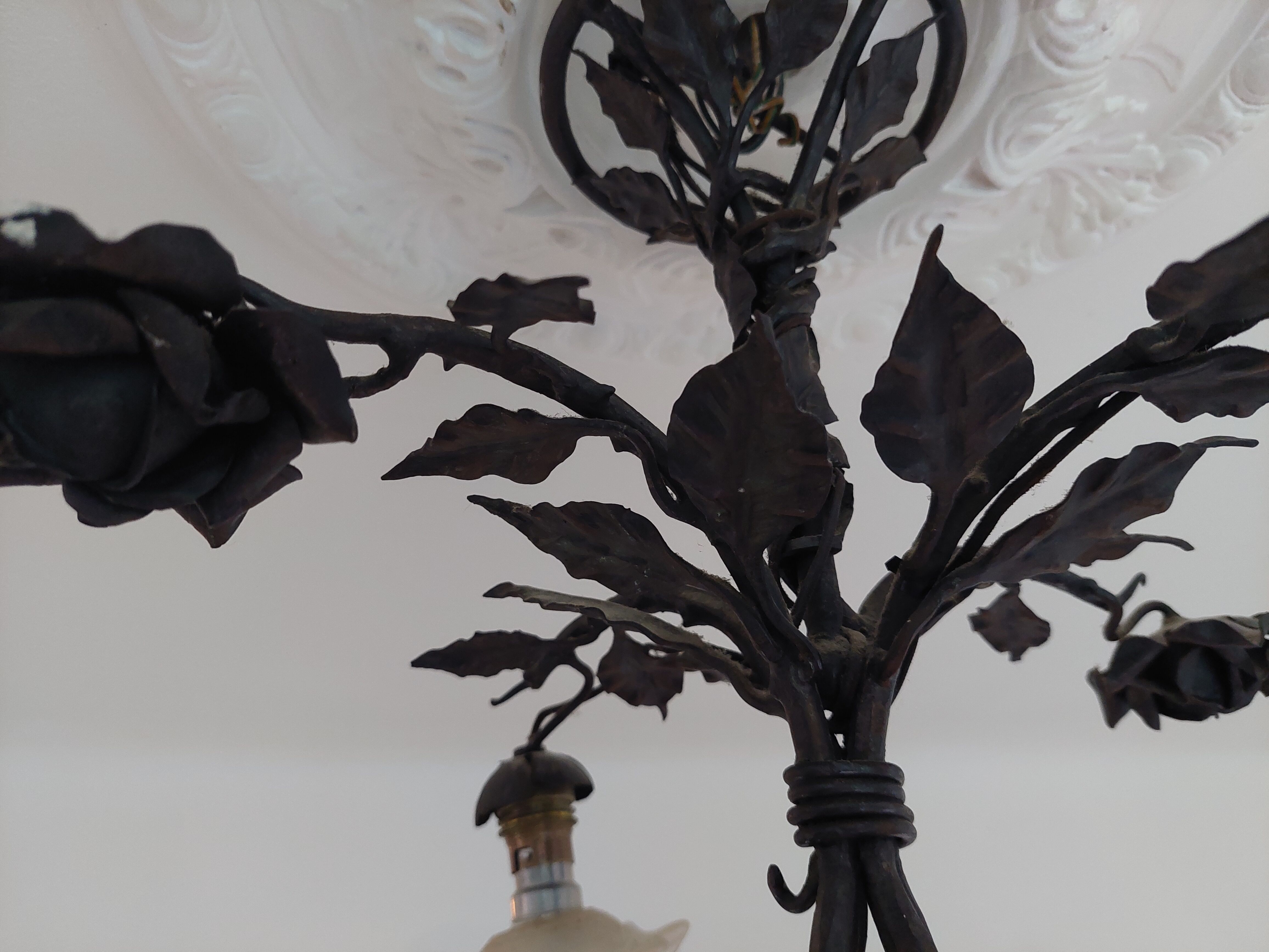 Chandelier with wrought iron and glass rose patterns