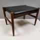 Pouf danois en teck et simili cuir noir 'Skai', années 1960-70.