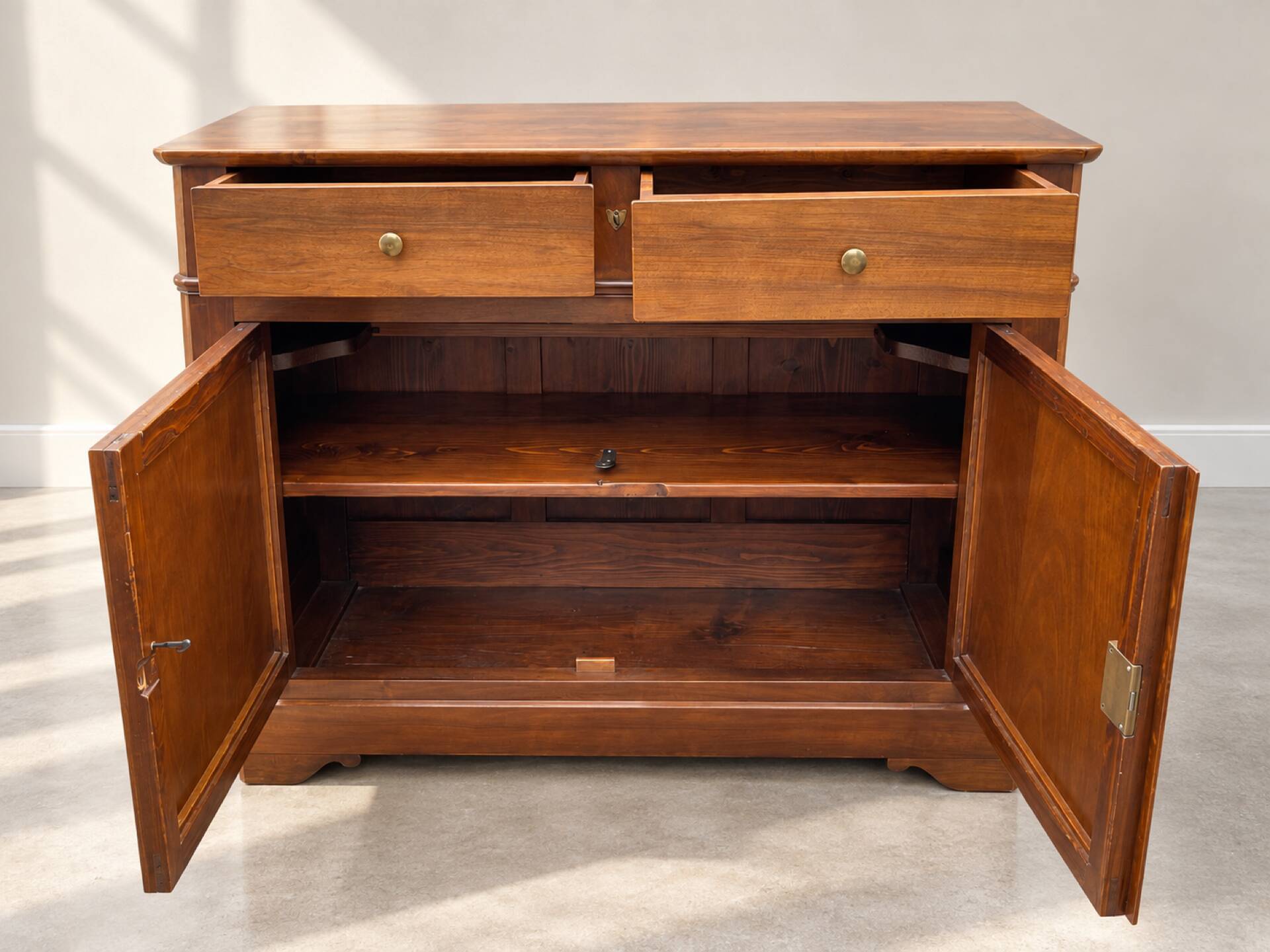 Buffet – Very supportive in solid walnut, quality artisanal work.