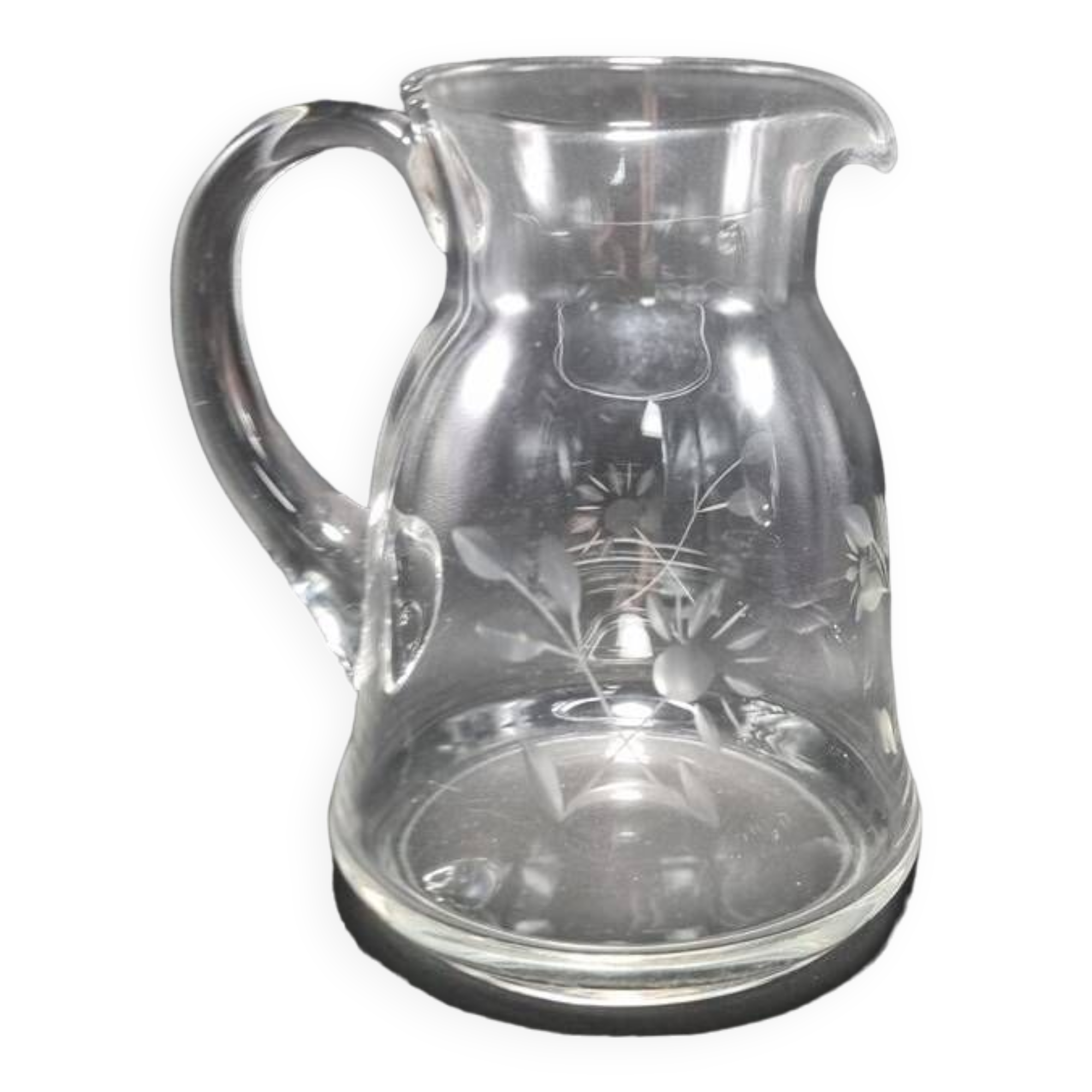 Chiseled decor pitcher