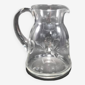 Chiseled decor pitcher