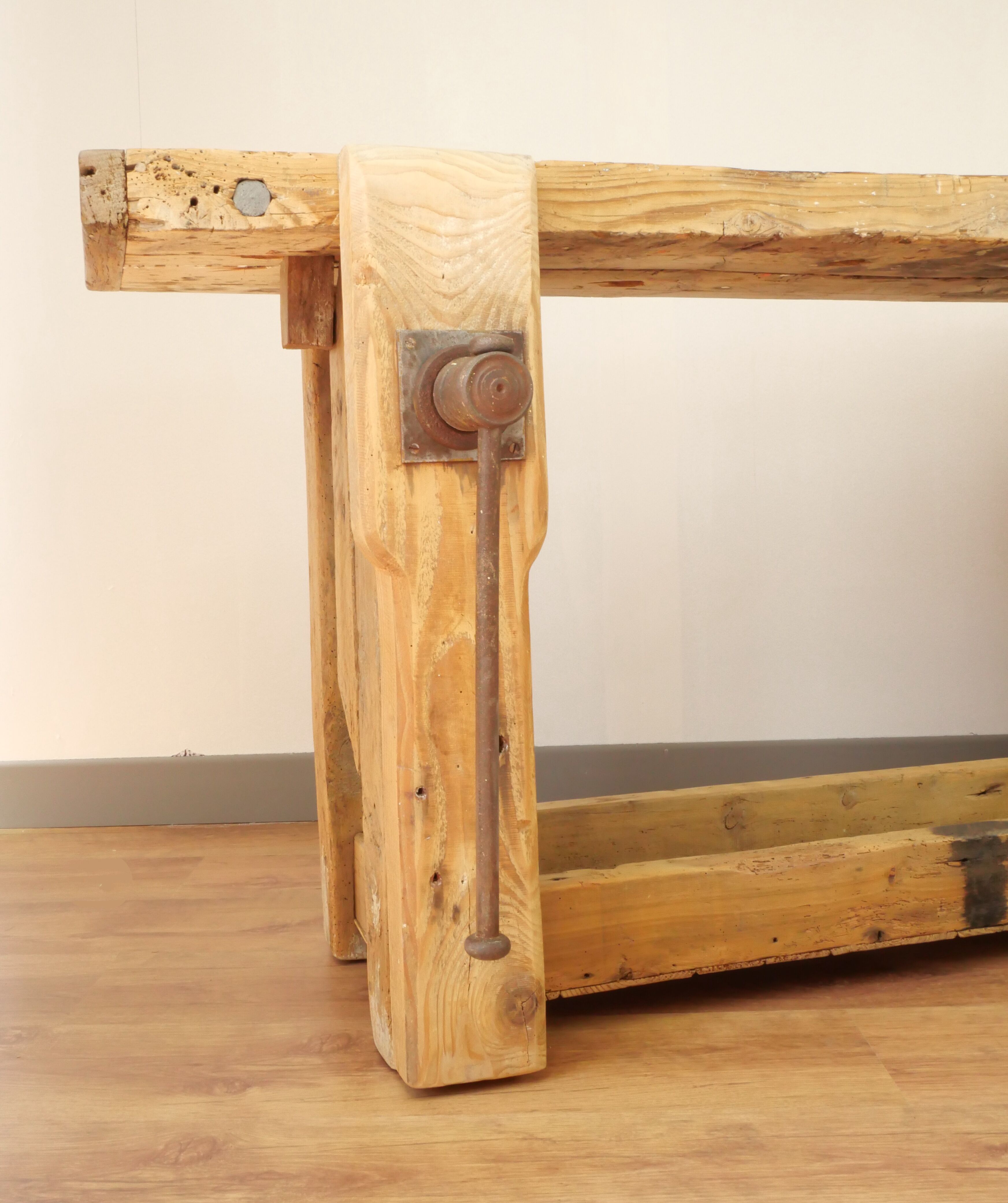 Wood carpenter's establishment