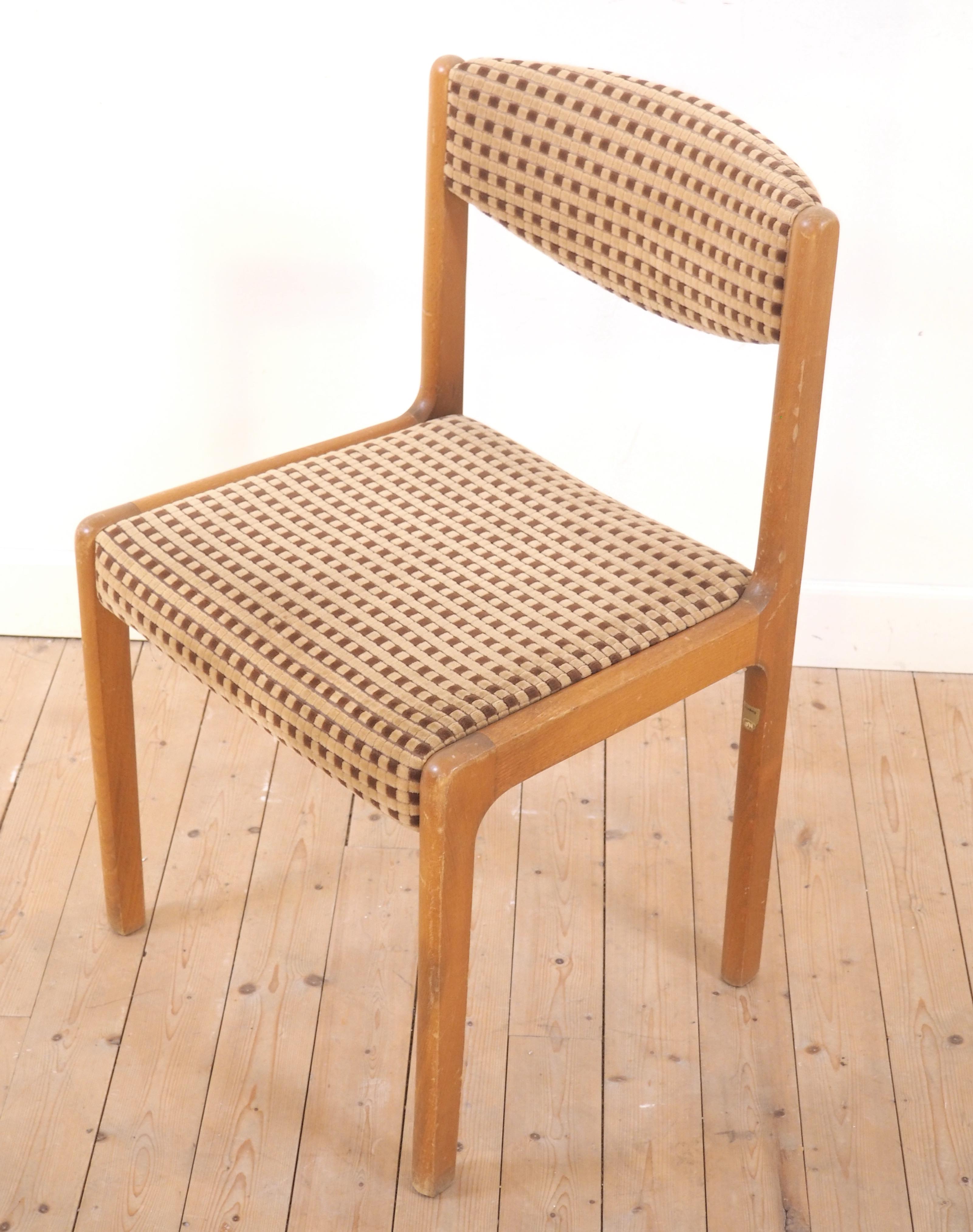 Series of 4 80s chairs