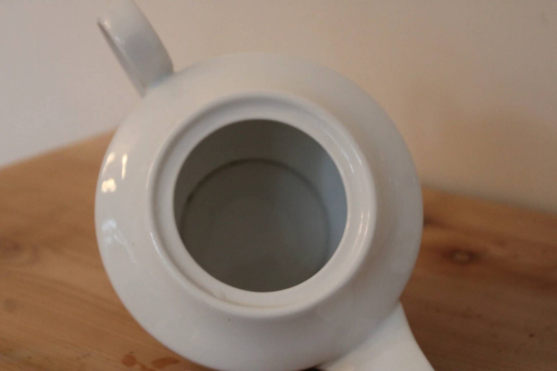 White ceramic teapot with glaze – Round shape and matching lid