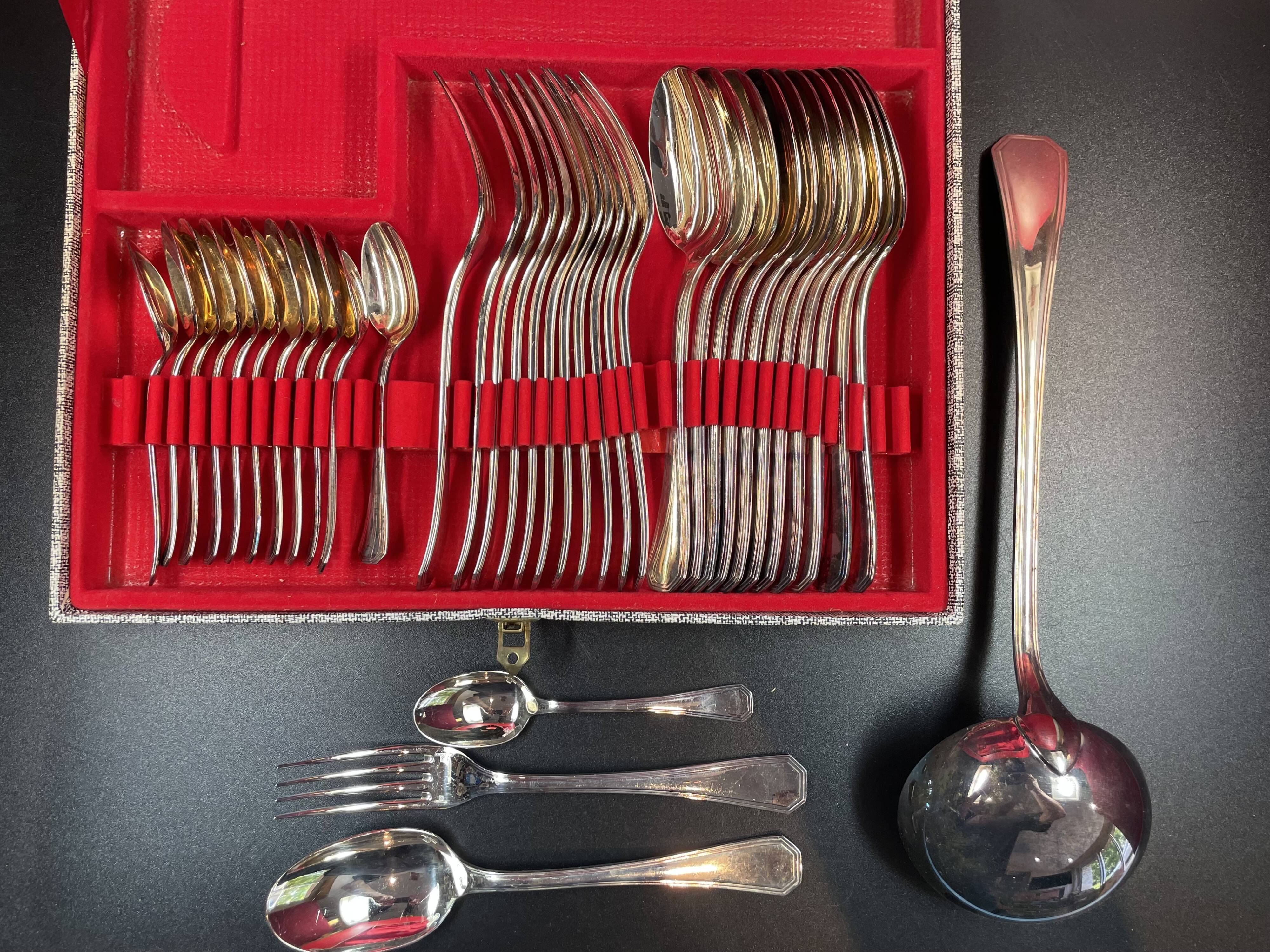 Christofle, América Model, Art Deco, 37-piece Silver-Plated Cutlery Set