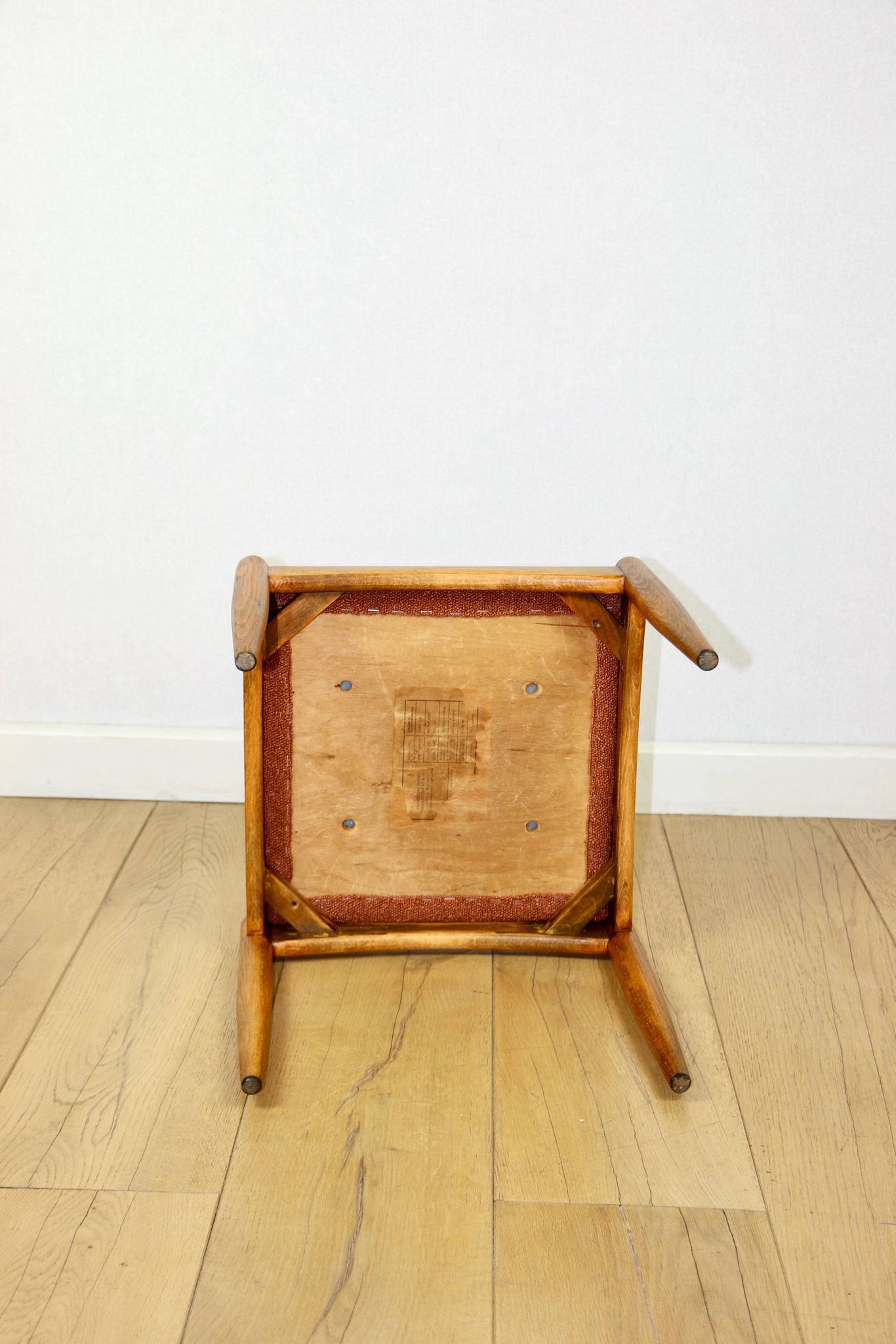Tabouret Edmund Homa siège en bouclé orange brique