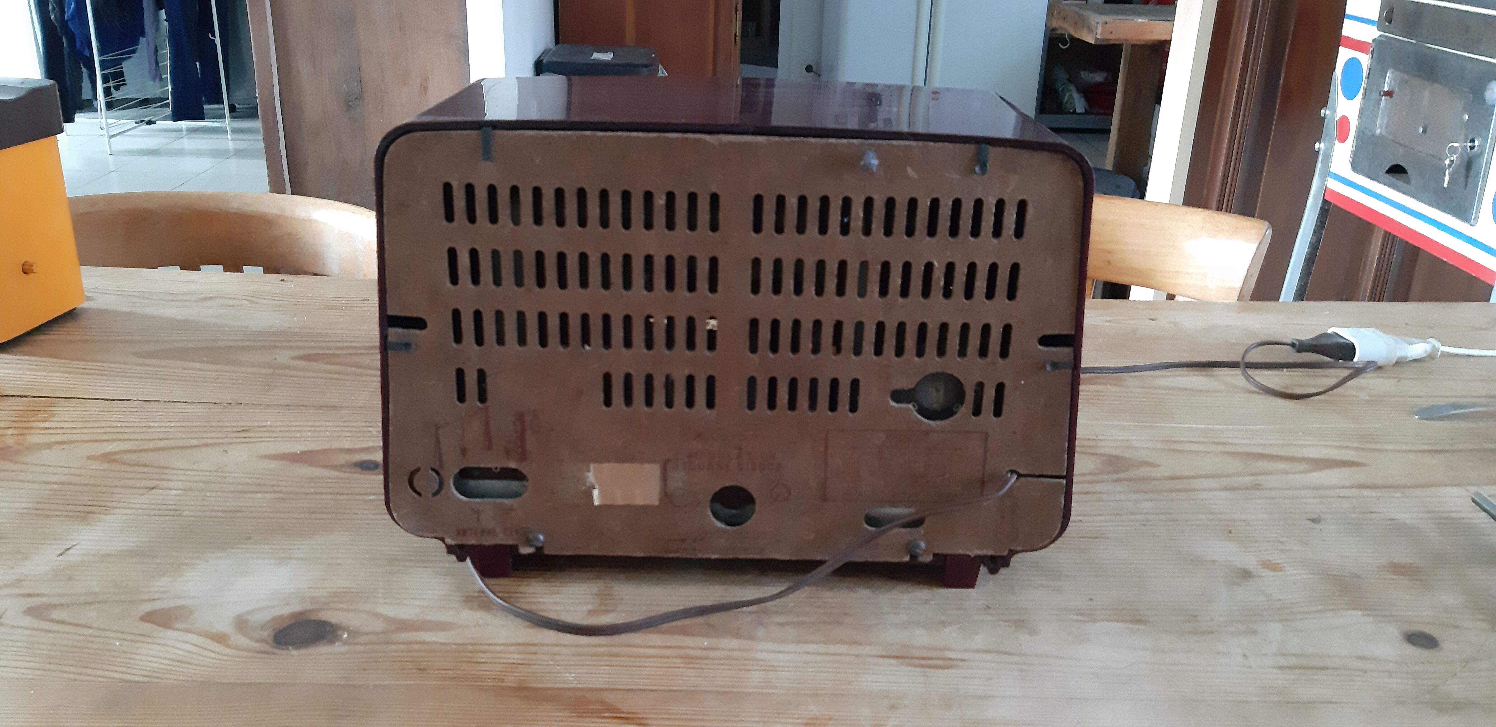 Philips vintage radio in bakelite