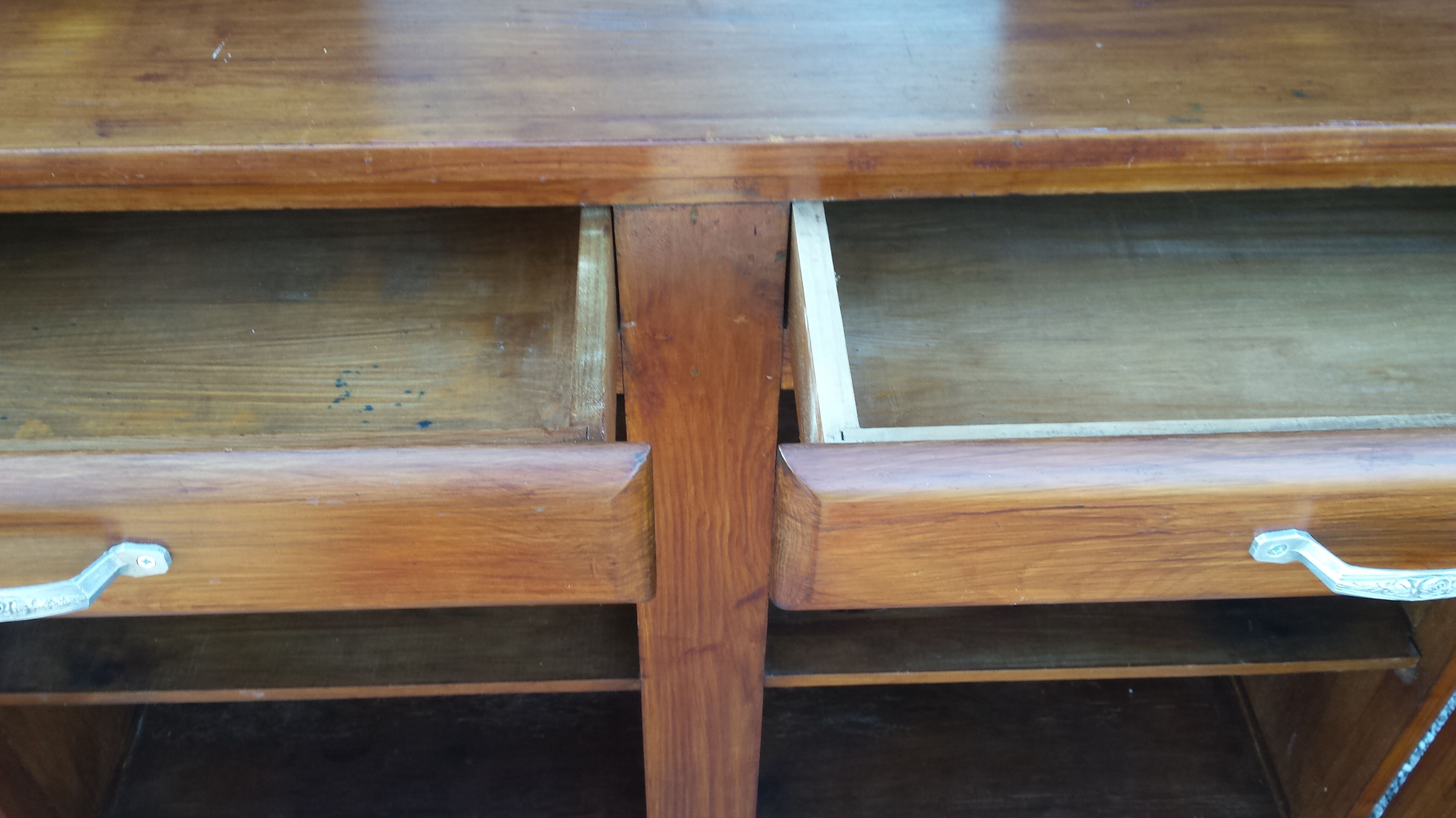 Mado buffet, wooden tray