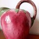 Pichet en barbotine fraise vintage