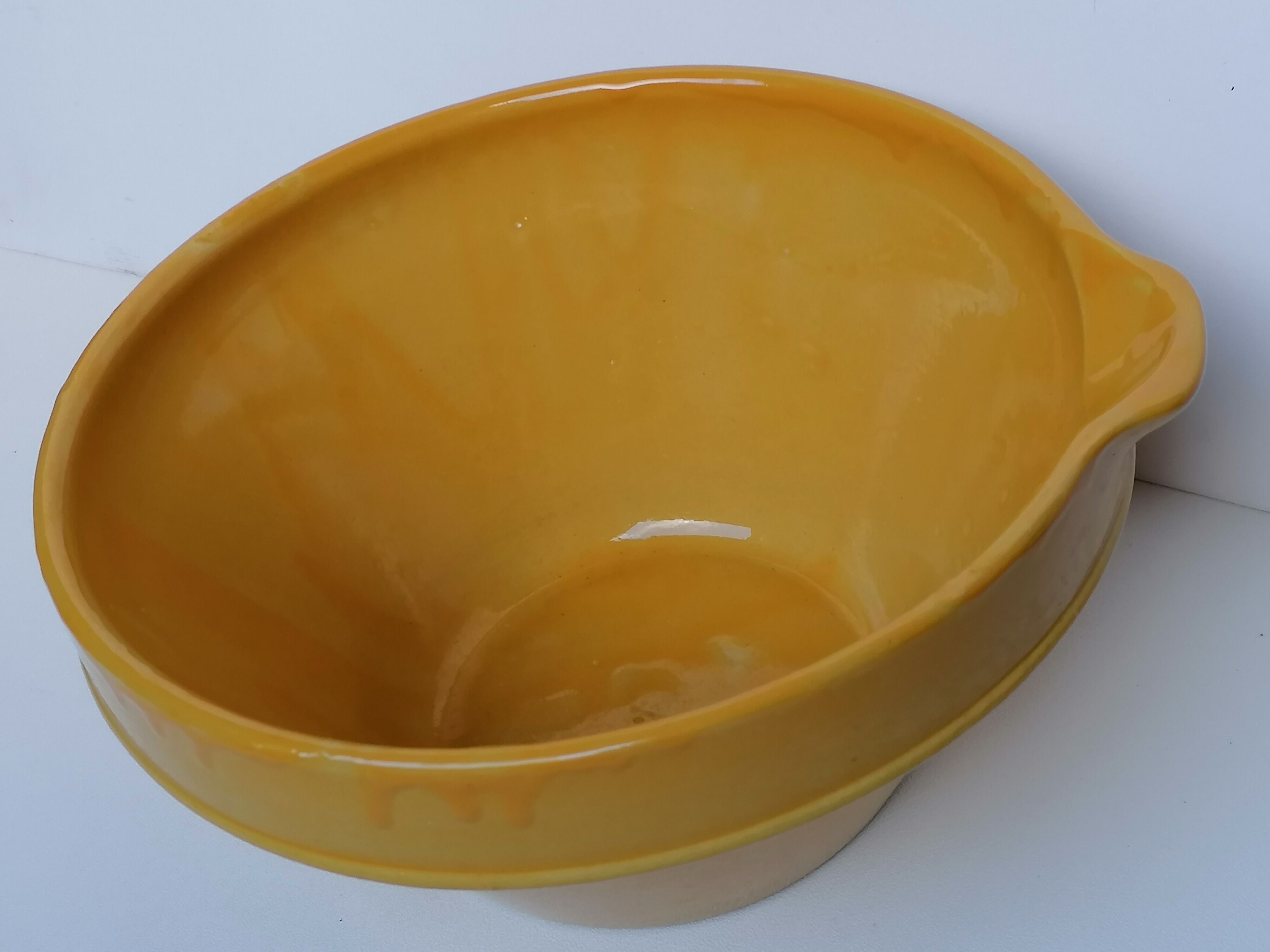 Lot of two sandstone bowls of Digoin 3l and 1.6l