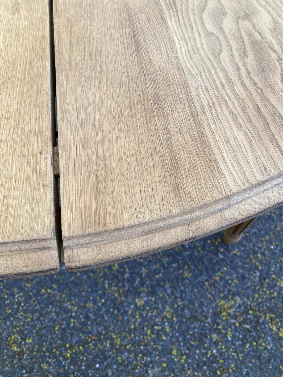 Renovated round Art Deco dining table, extendable, made of solid oak, 145cm.