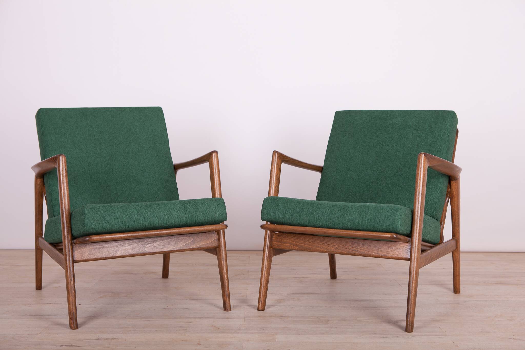 300-139 Armchairs from Swarzędzka, 1960s, Set of 2