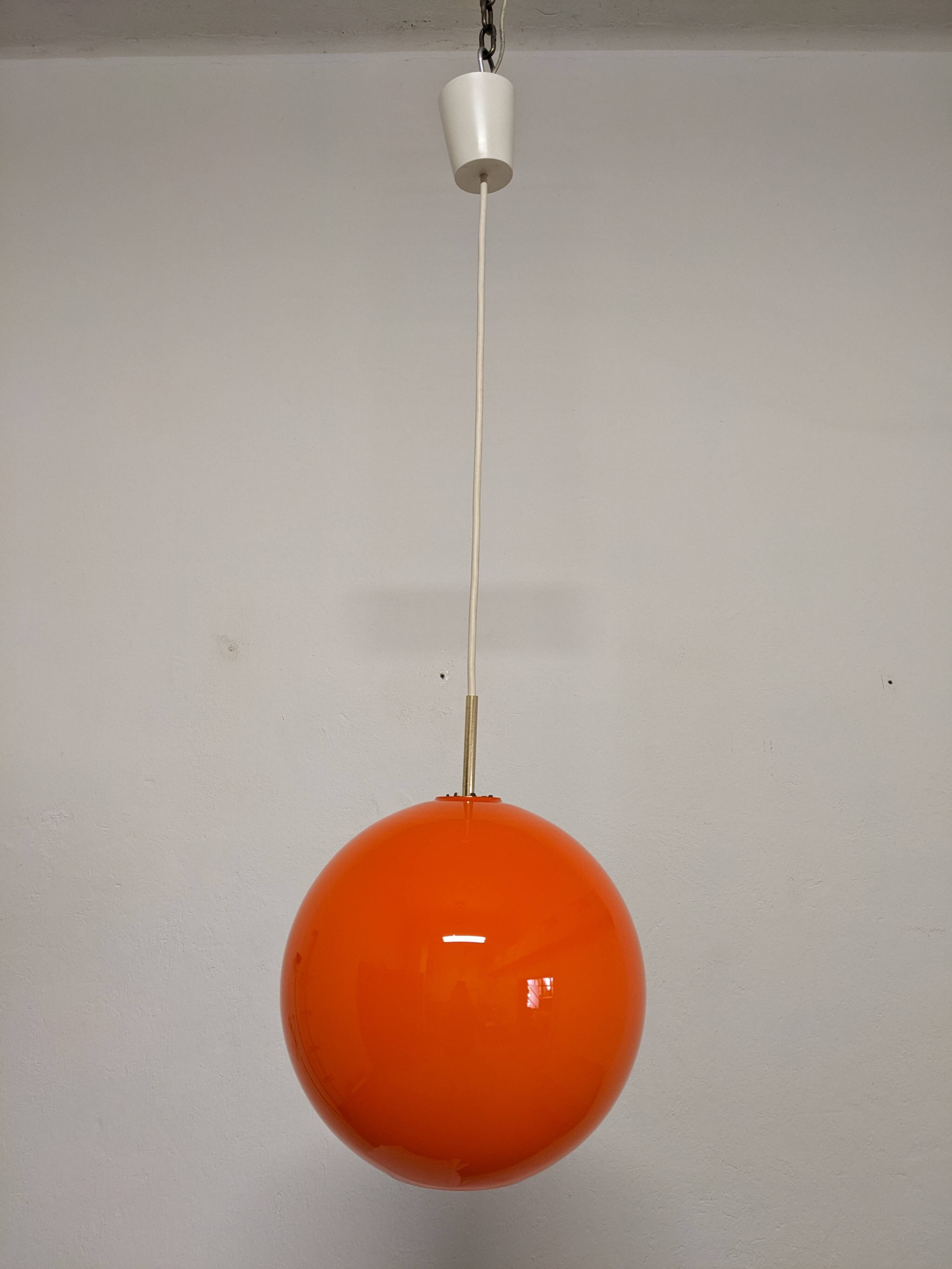 Suspension boule XL en opaline orange des années 60/70