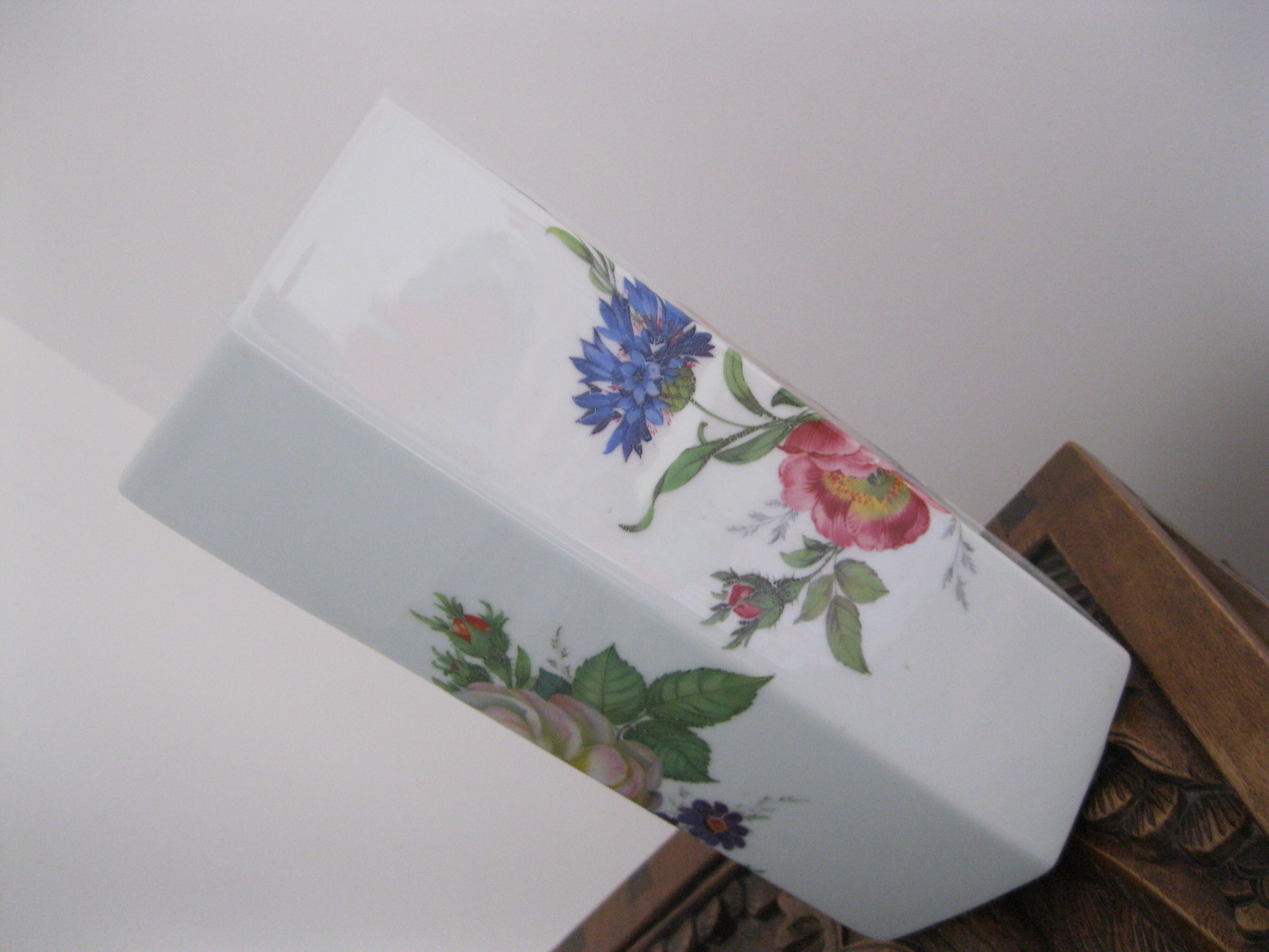 Flowery white porcelain faceted vase