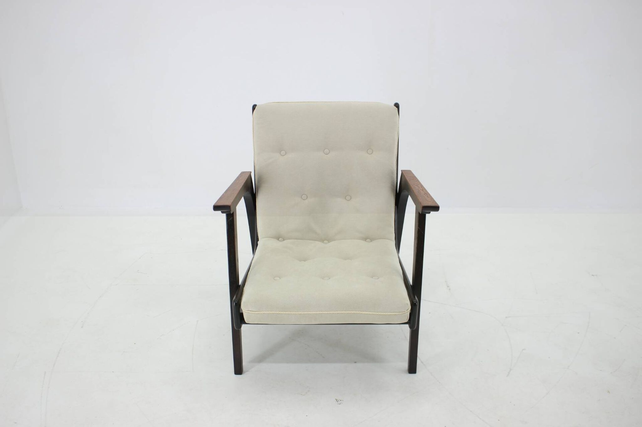 Fauteuil en chêne design des années 1960, Tchécoslovaquie